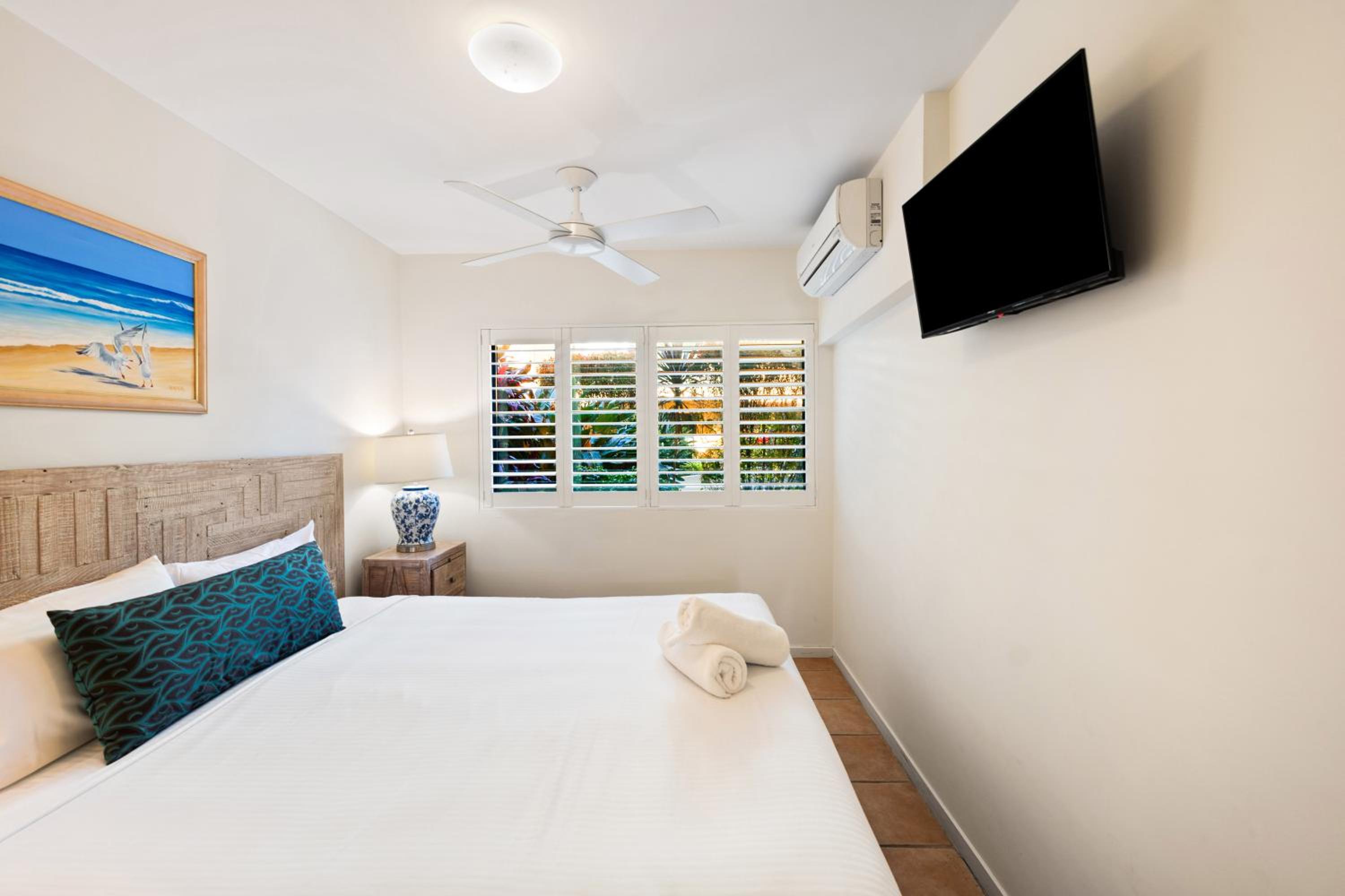 1 Bdrm Ocean View Ground Floor Apt - Photo 13