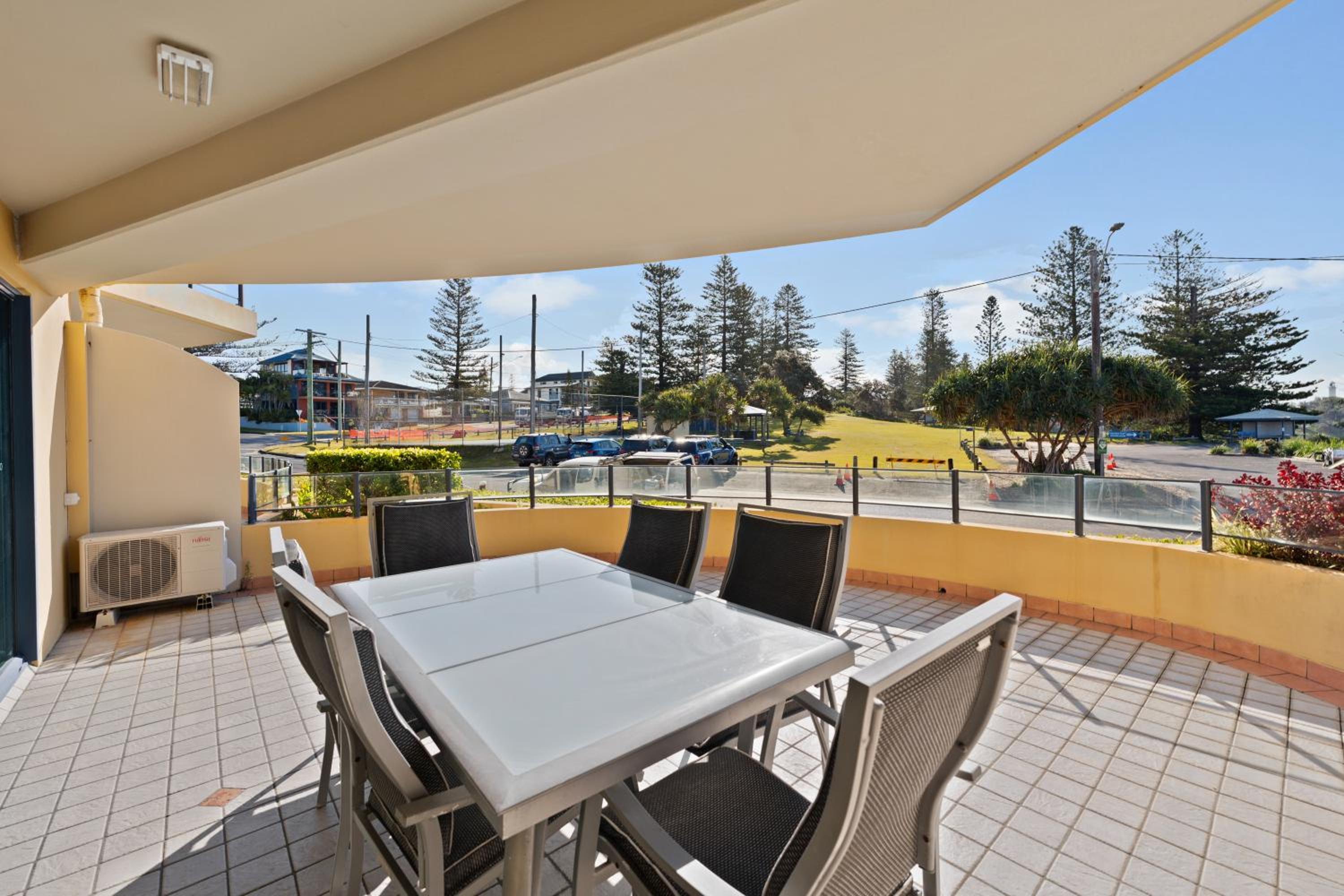1 Bdrm Ocean View Ground Floor Apt - Photo 4