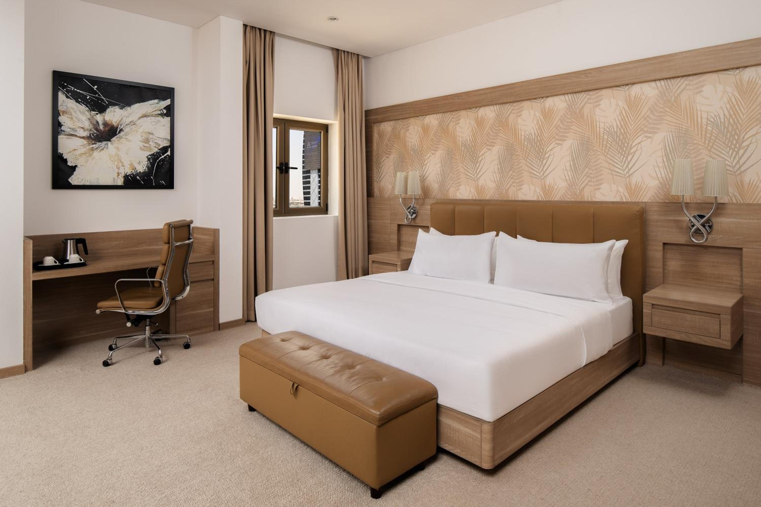 Super King Suite with Balcony - Photo 5