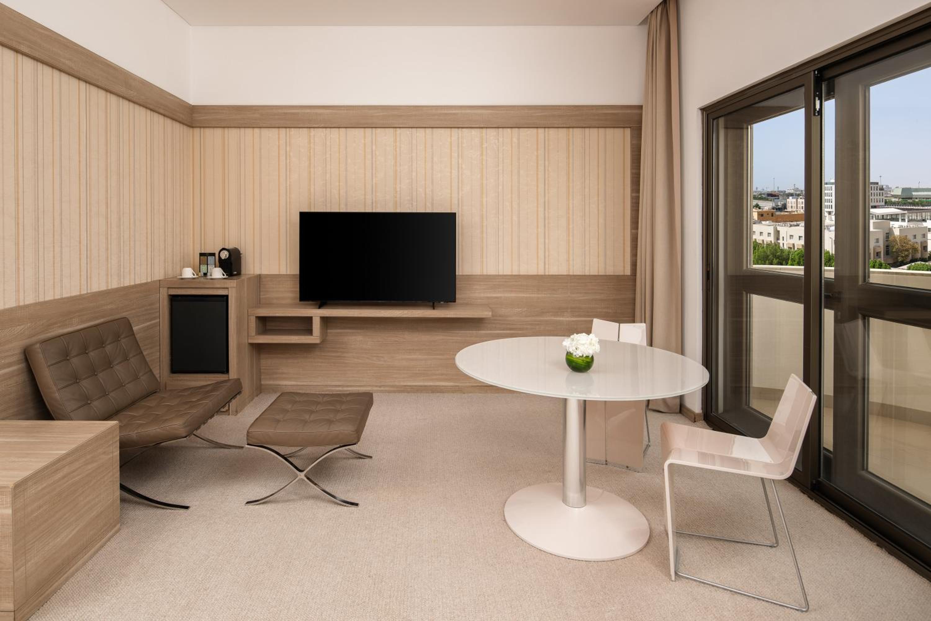 Super King Suite with Balcony - Photo 2
