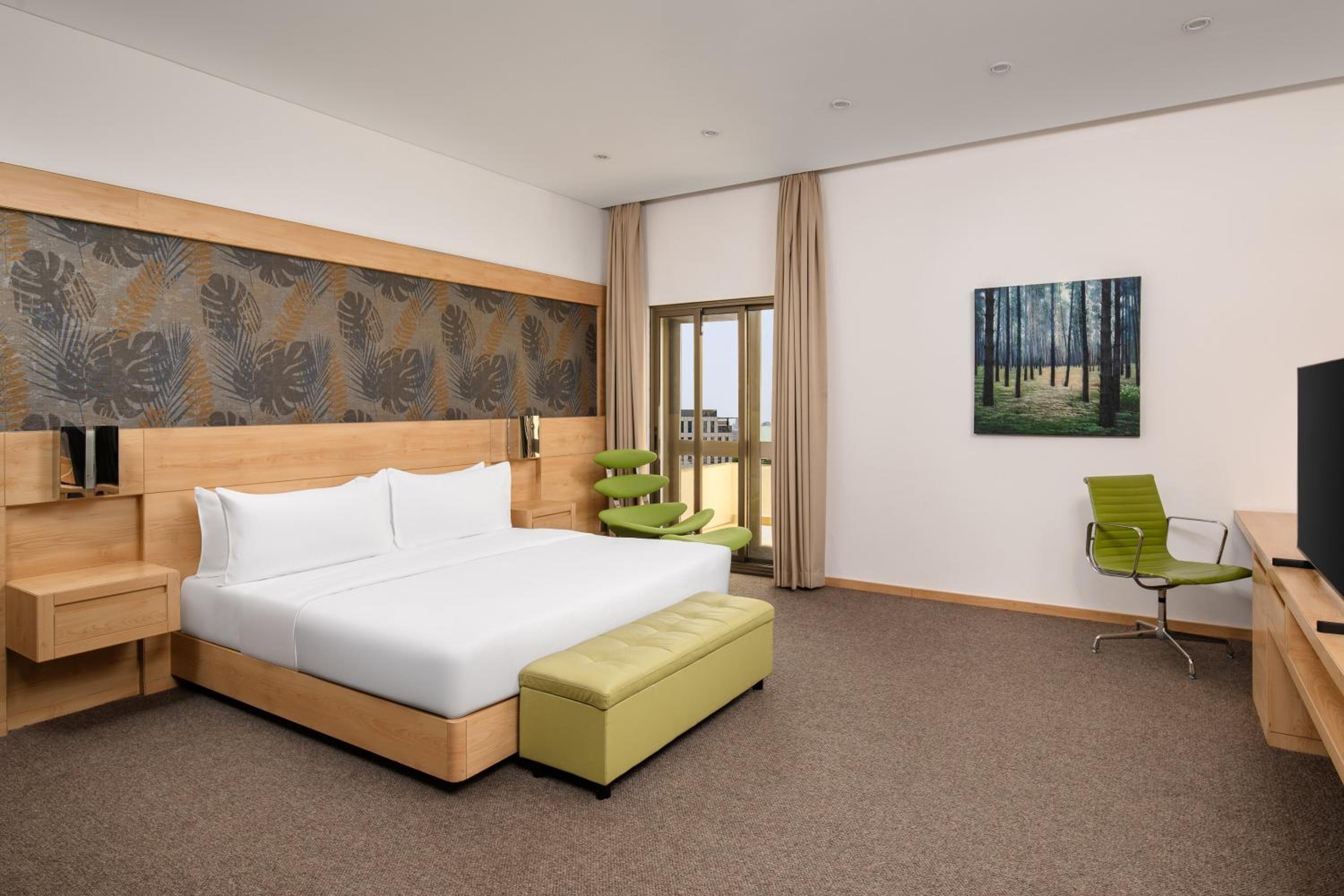 Premium King Room - Photo 5