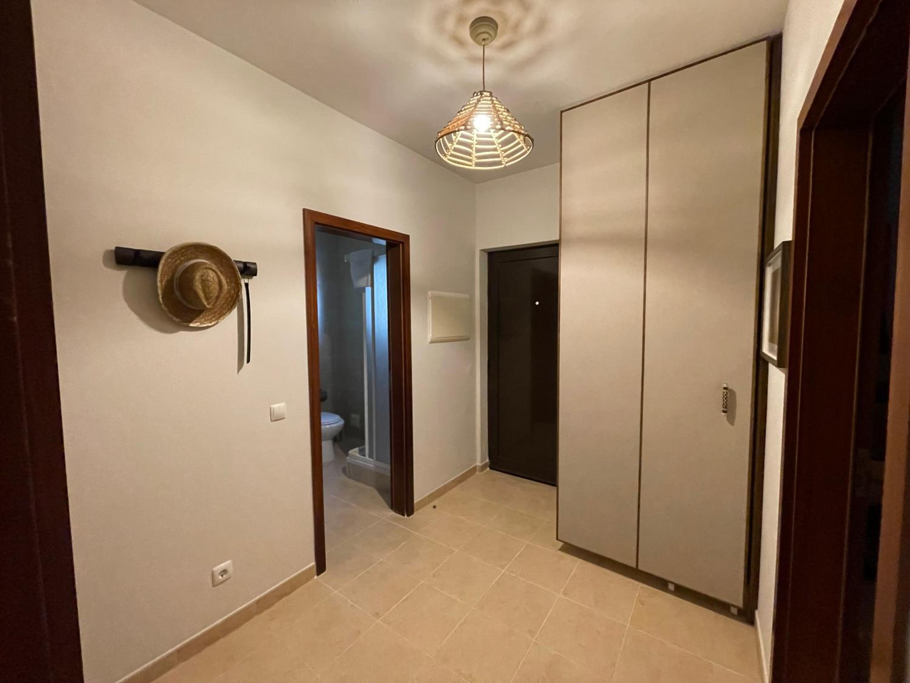 Deluxe One-Bedroom Apartment photo 1