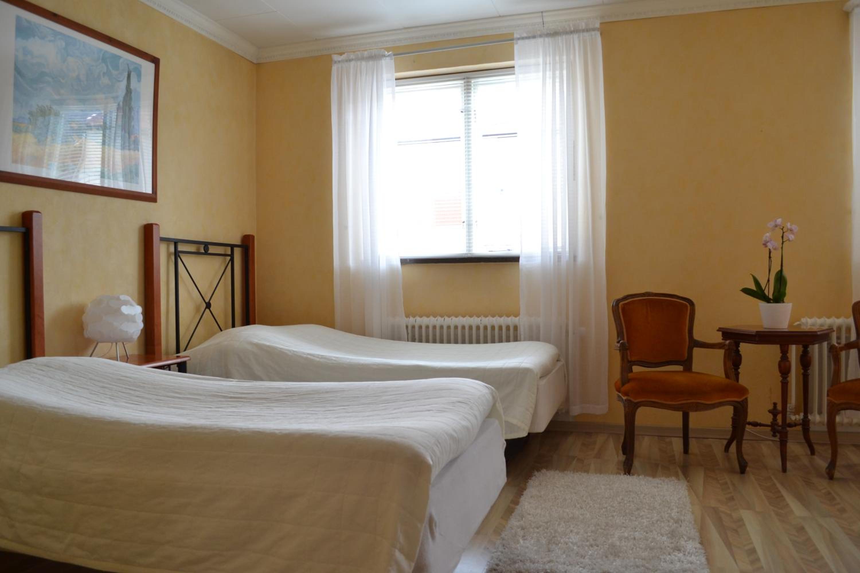 Standard Double Room - Photo 2