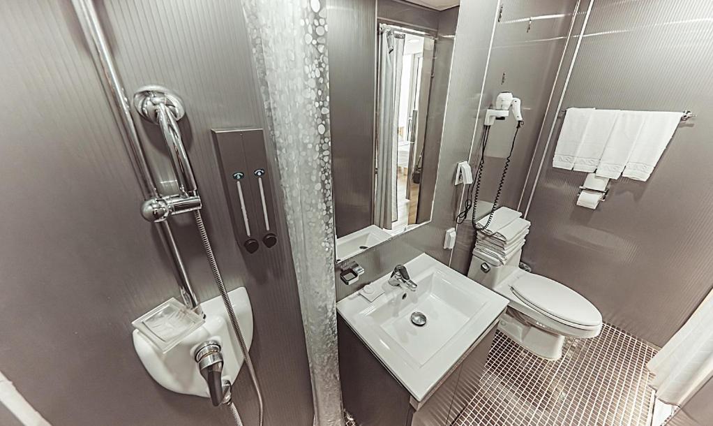 Family Suite - Photo 6