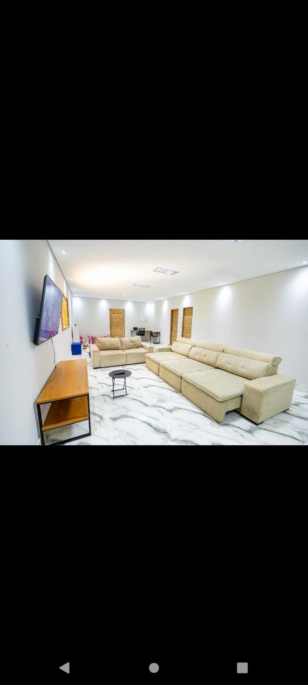 Five-Bedroom House photo 1