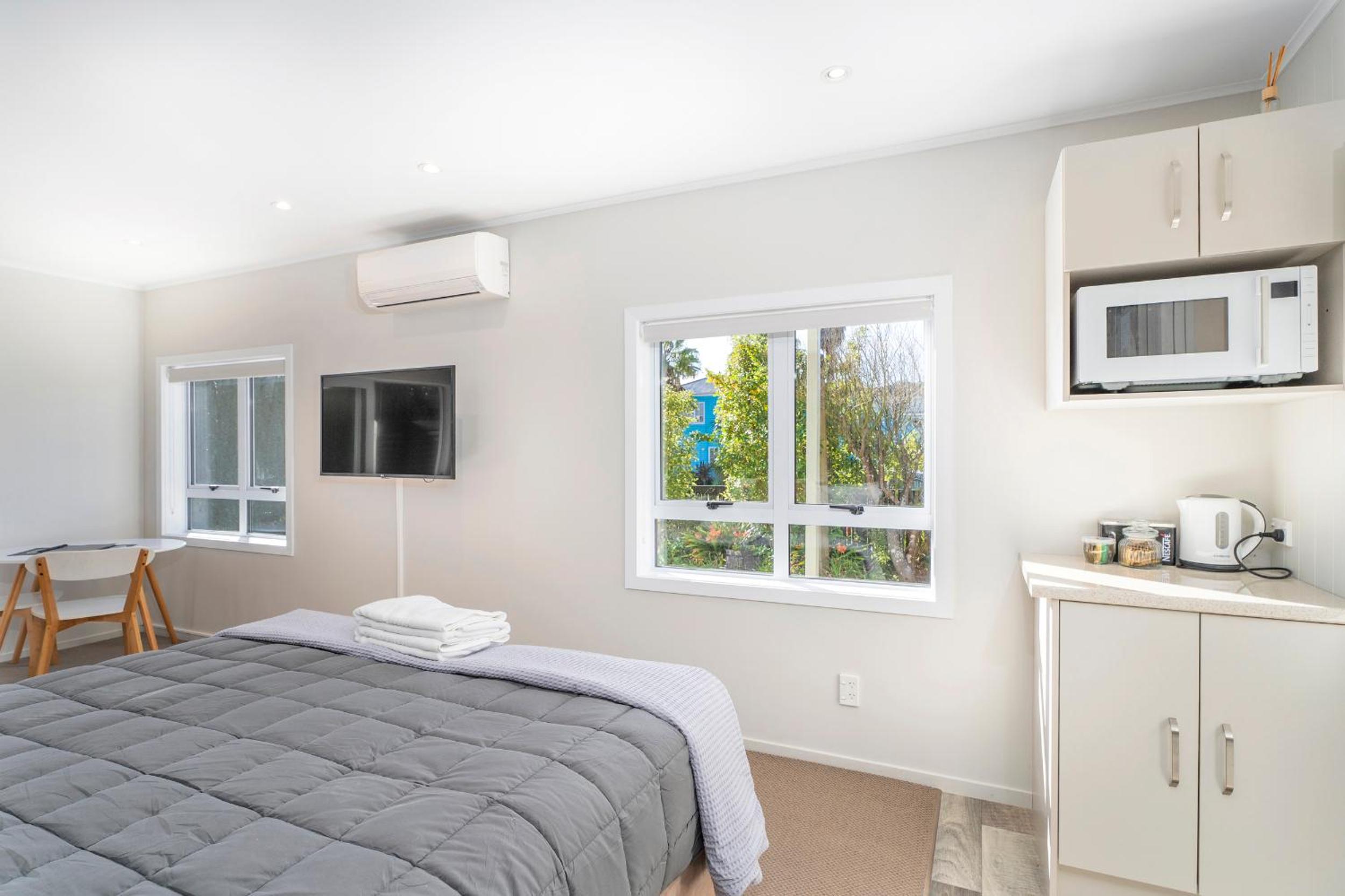 Studio Apartment - Photo 8