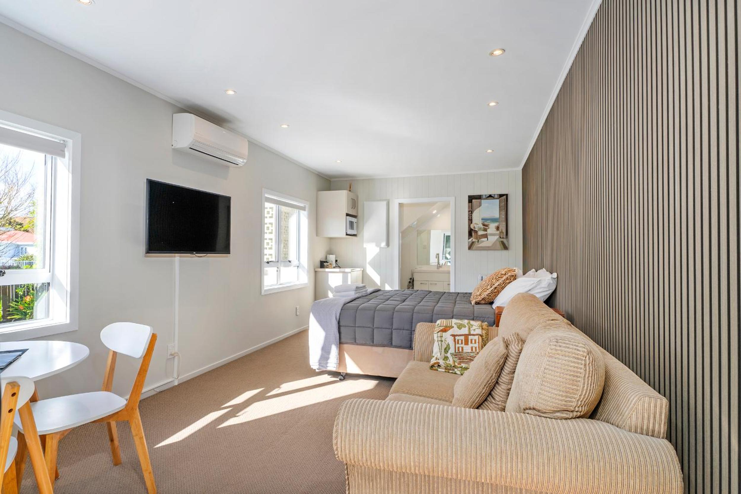 Studio Apartment - Photo 1
