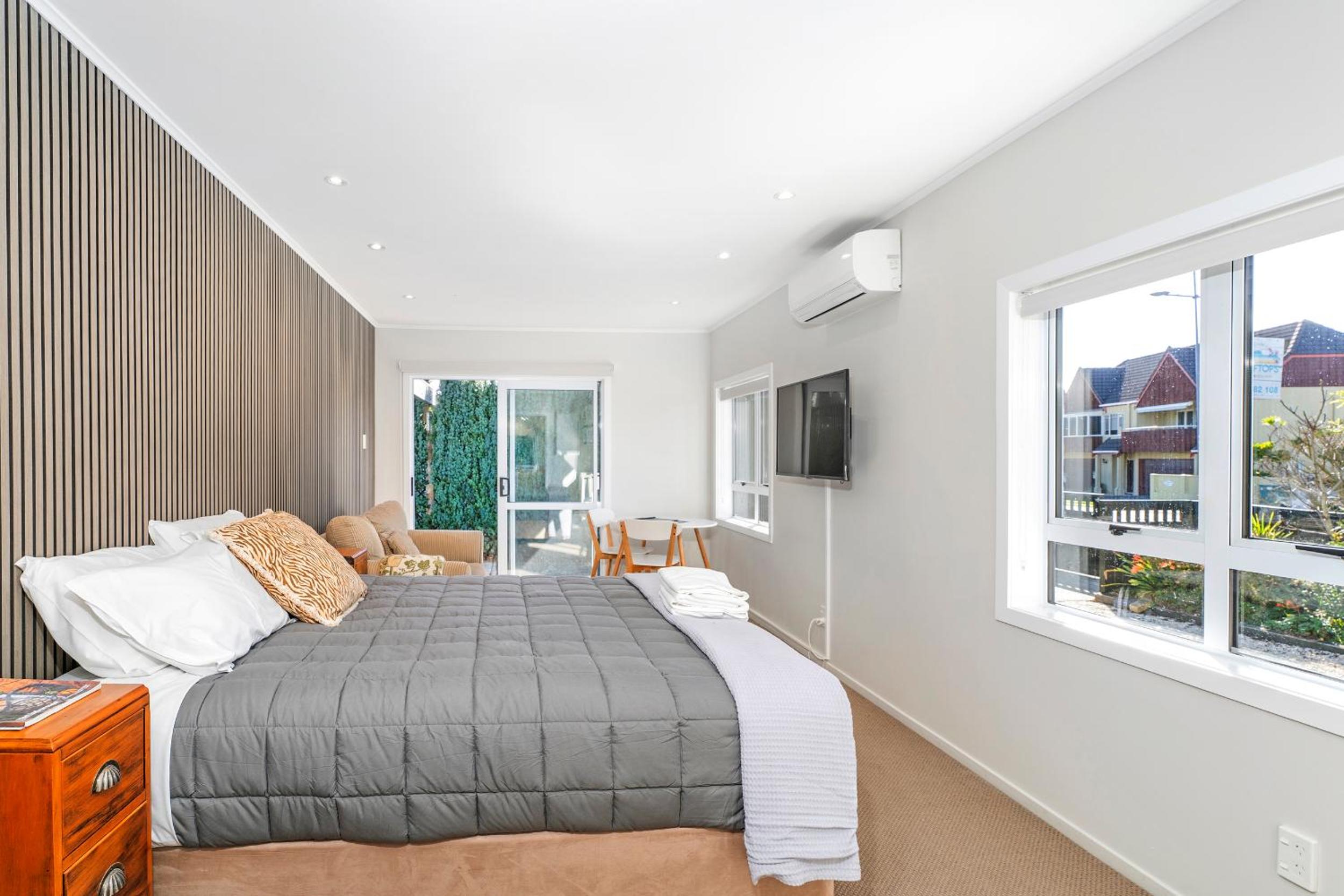 Studio Apartment - Photo 10