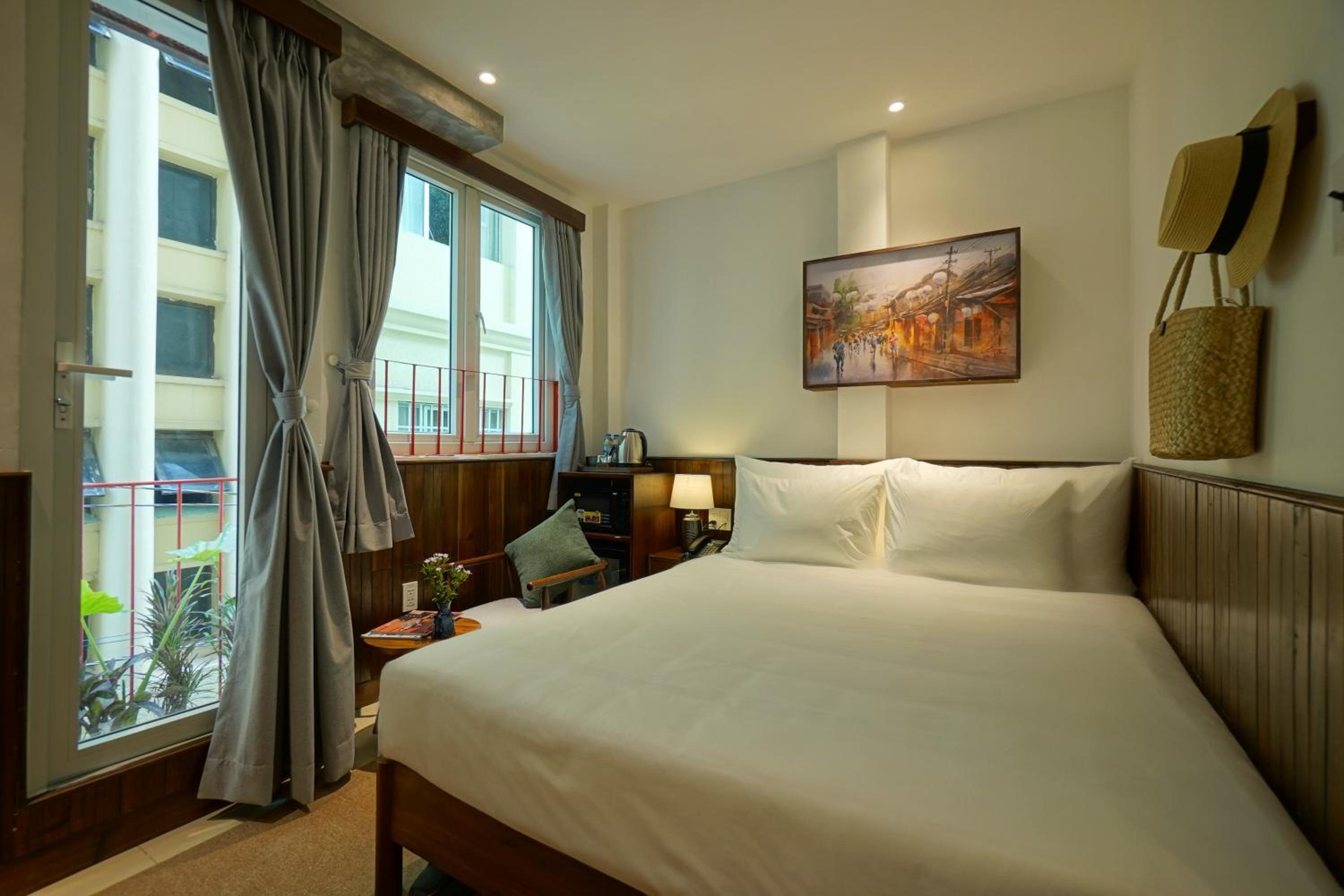 Standard Queen Room