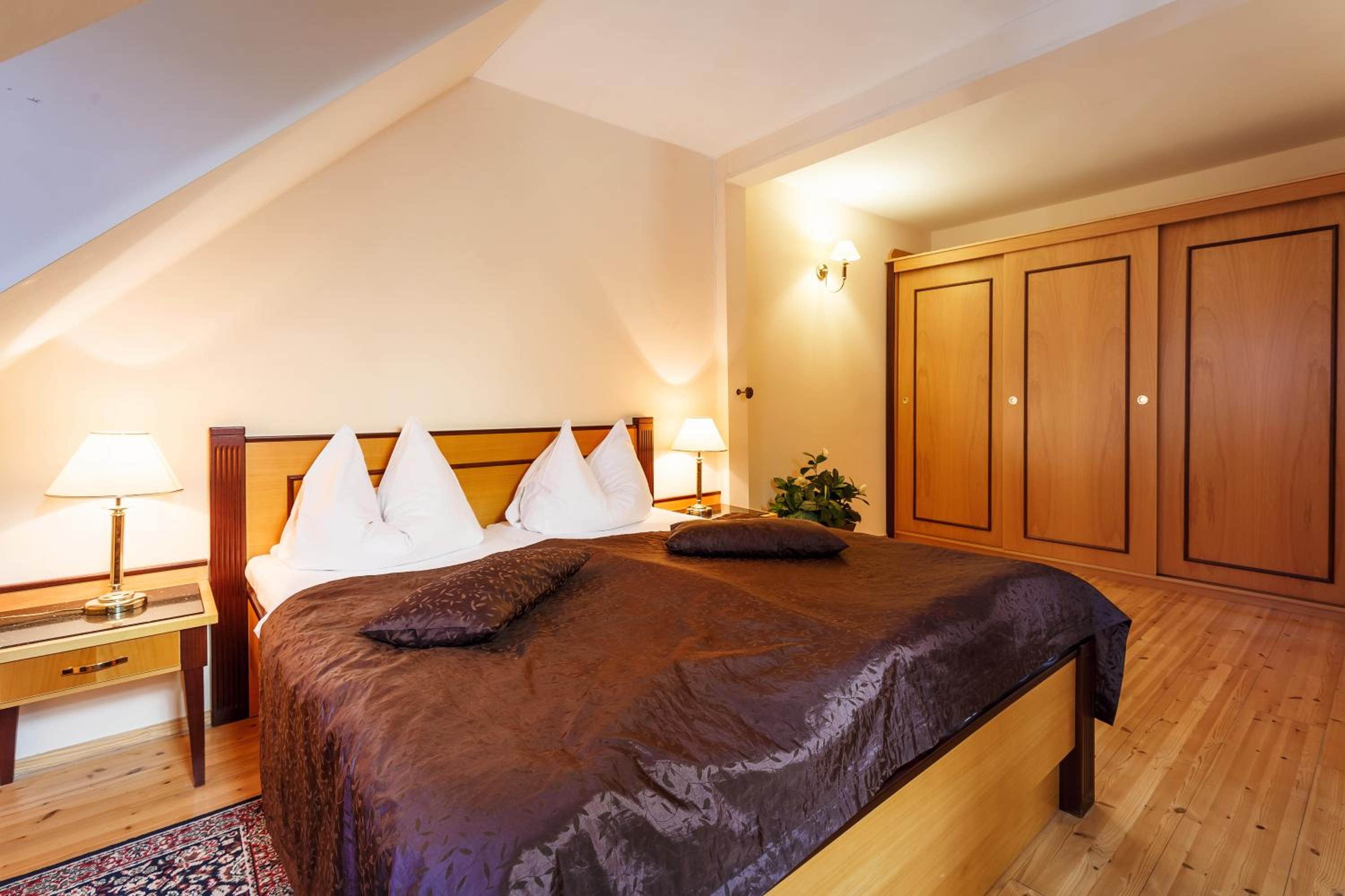 Deluxe Double Room - Photo 9