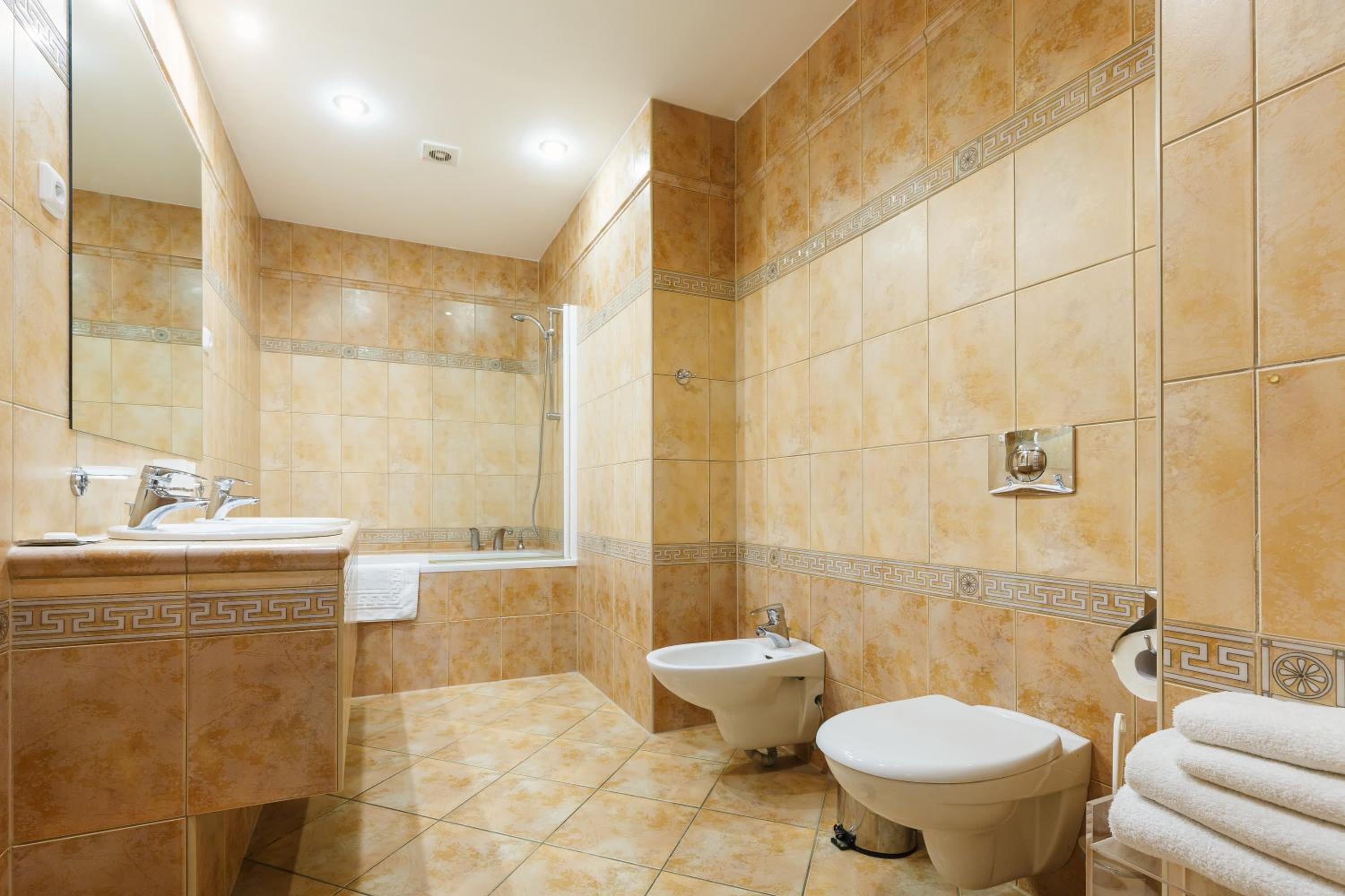 Deluxe Double Room - Photo 10
