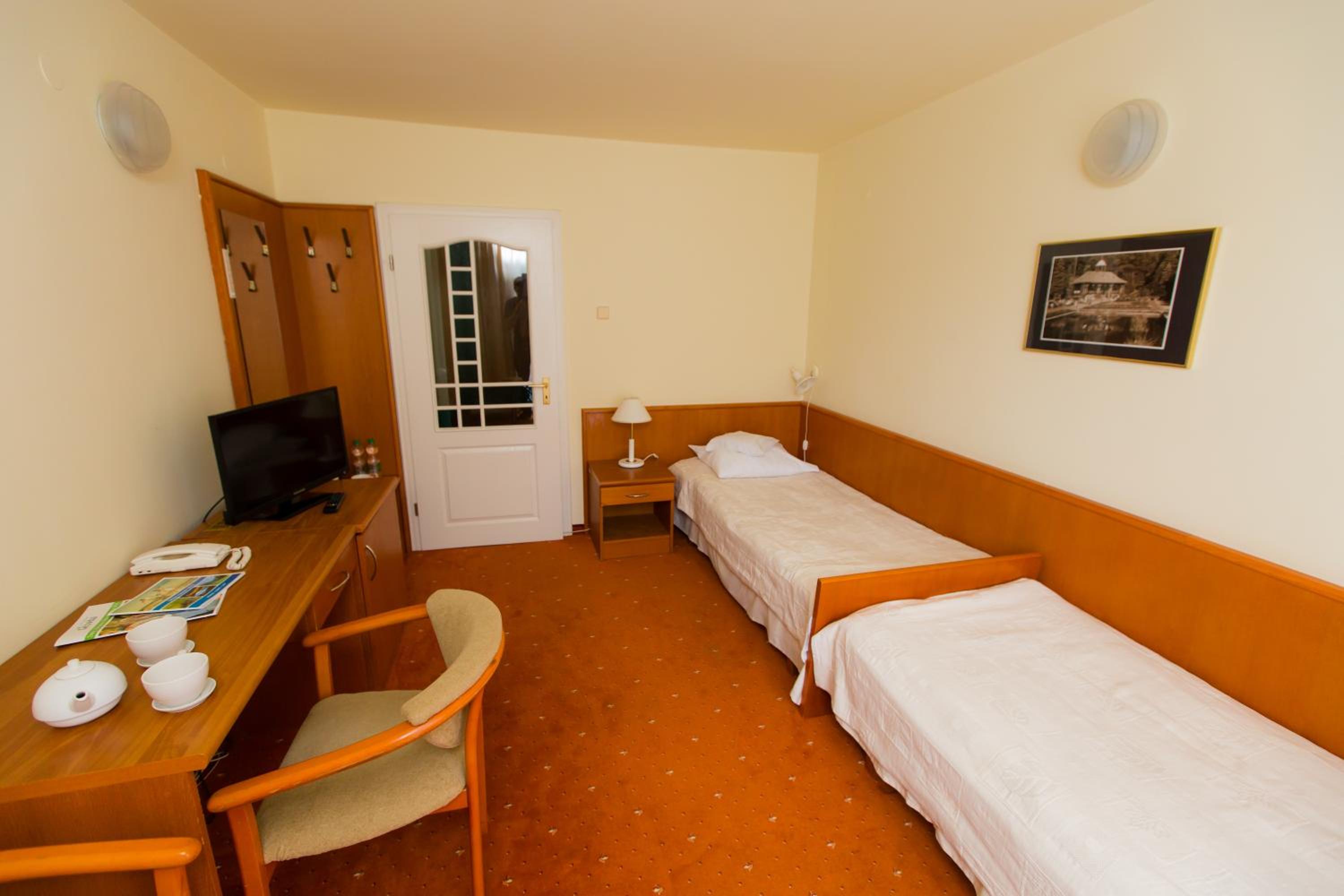 Twin Room - Photo 1