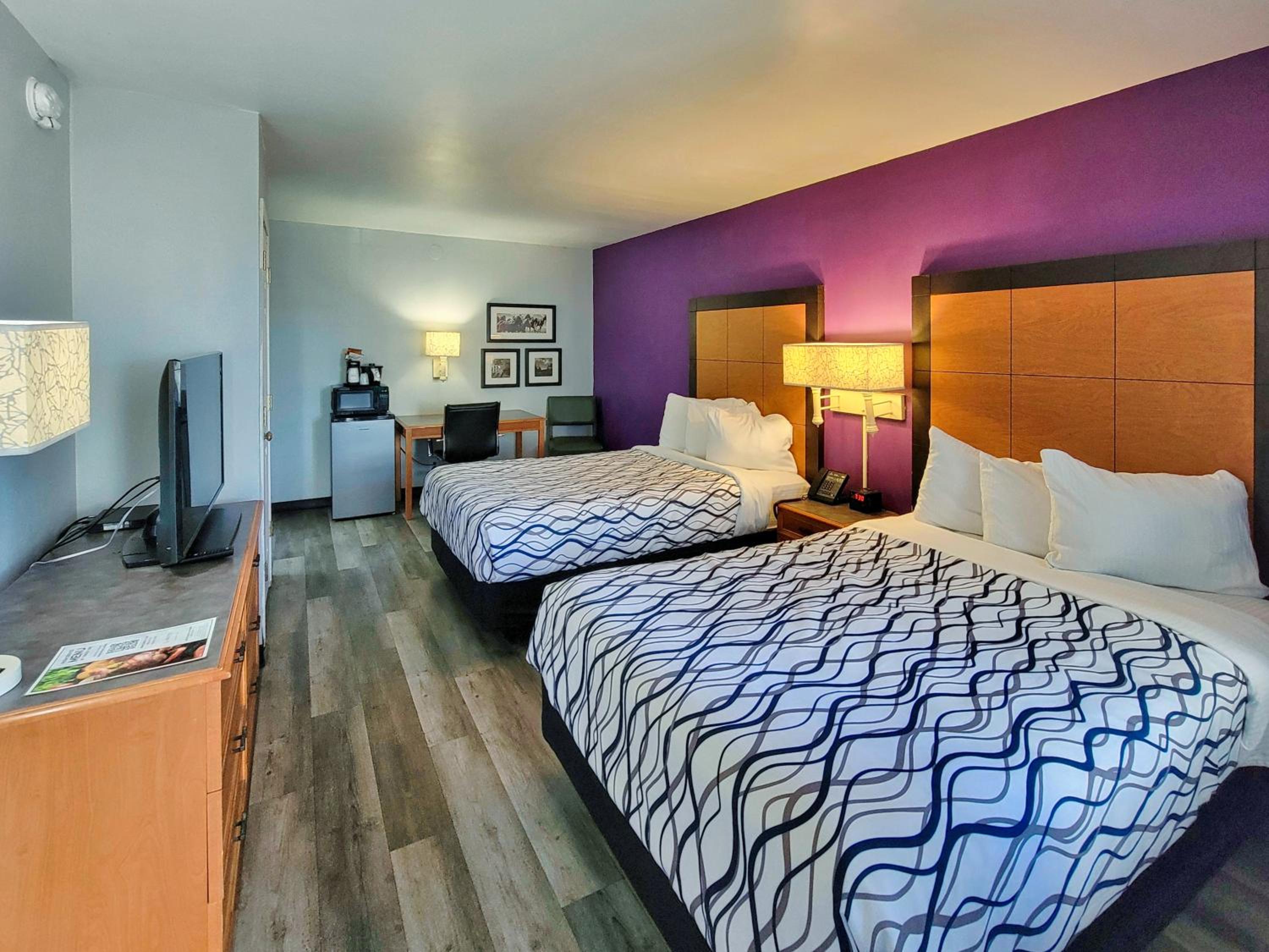Queen Room with Two Queen Beds - Non-Smoking - Photo 1