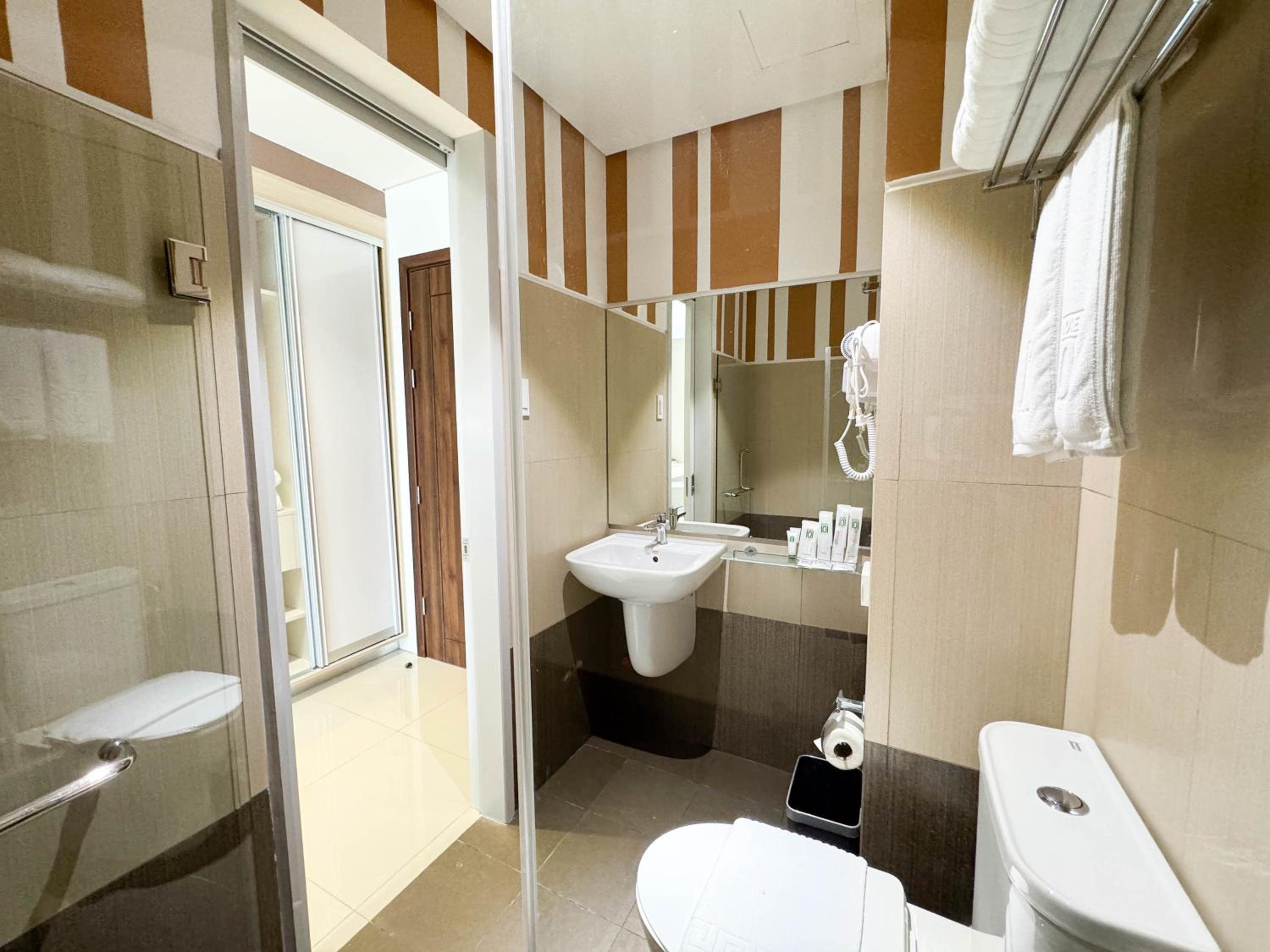 Standard Double Room - Photo 13
