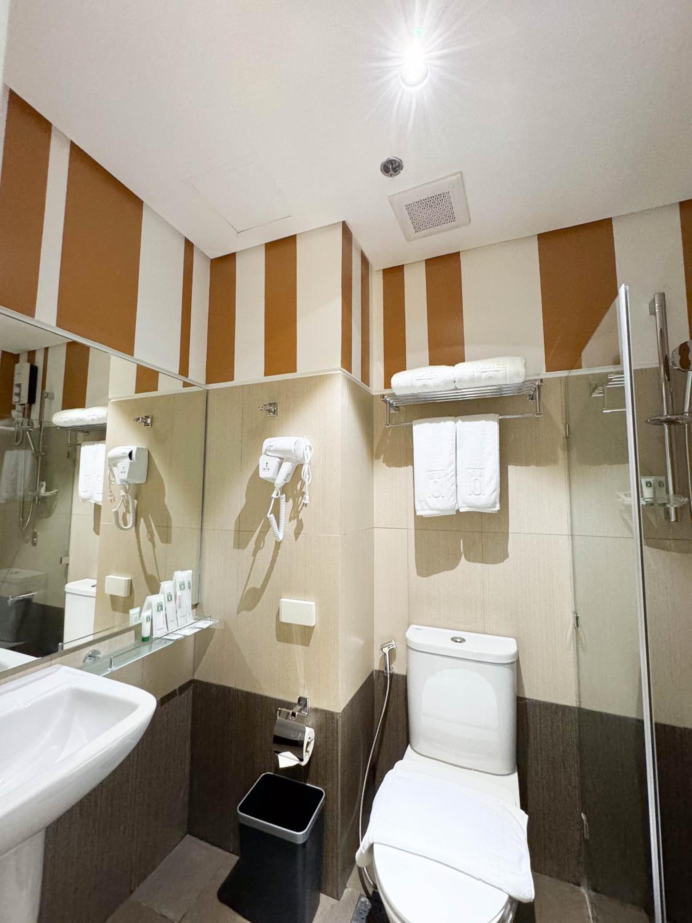 Standard Double Room - Photo 14