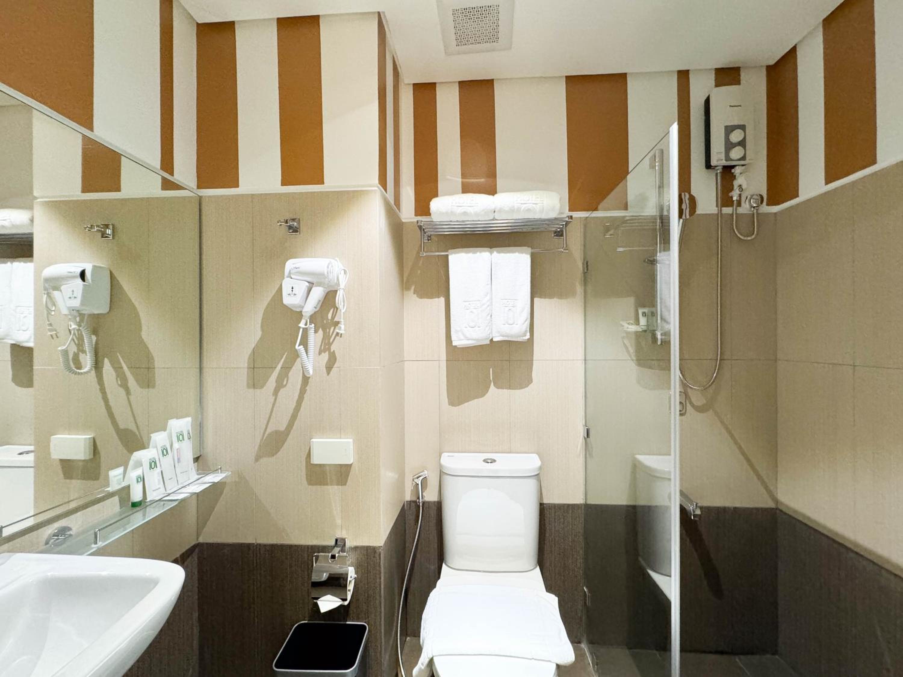 Standard Double Room - Photo 12