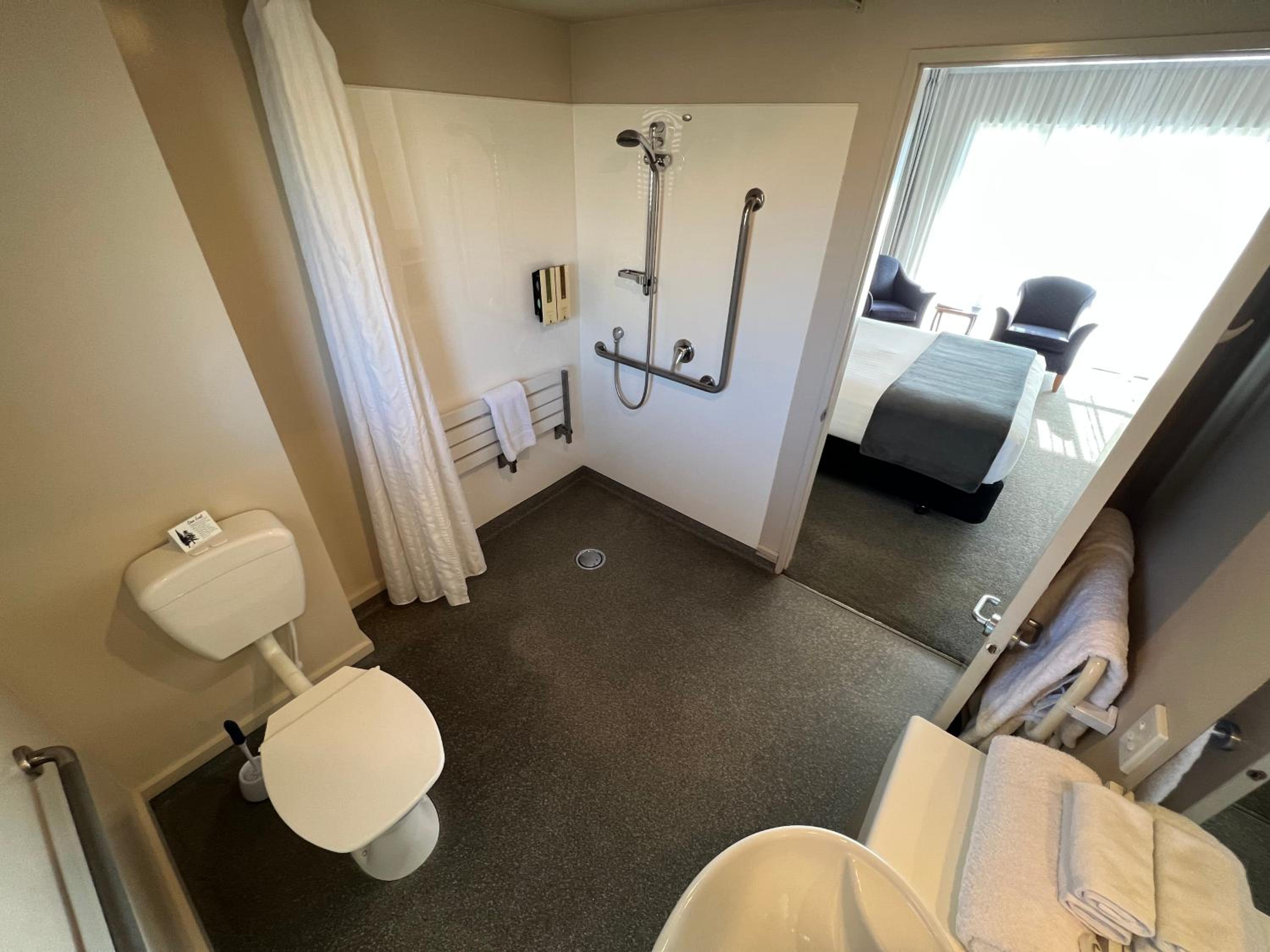 Standard Queen Suite - Accessible/Non-Smoking