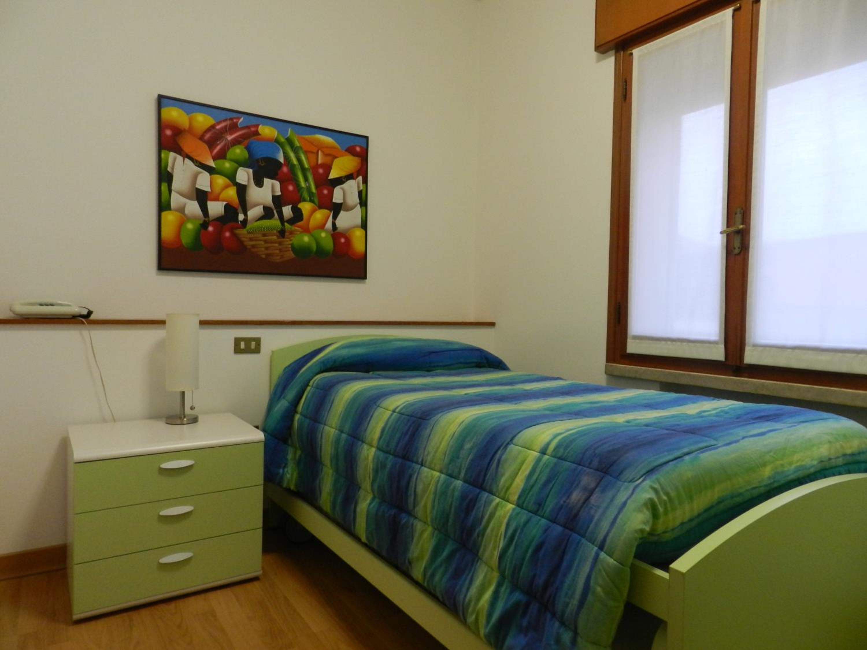 Single Room with Private Bathroom photo 3