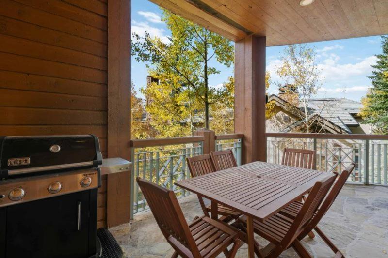 Four-Bedroom Apartment with Balcony  photo 1