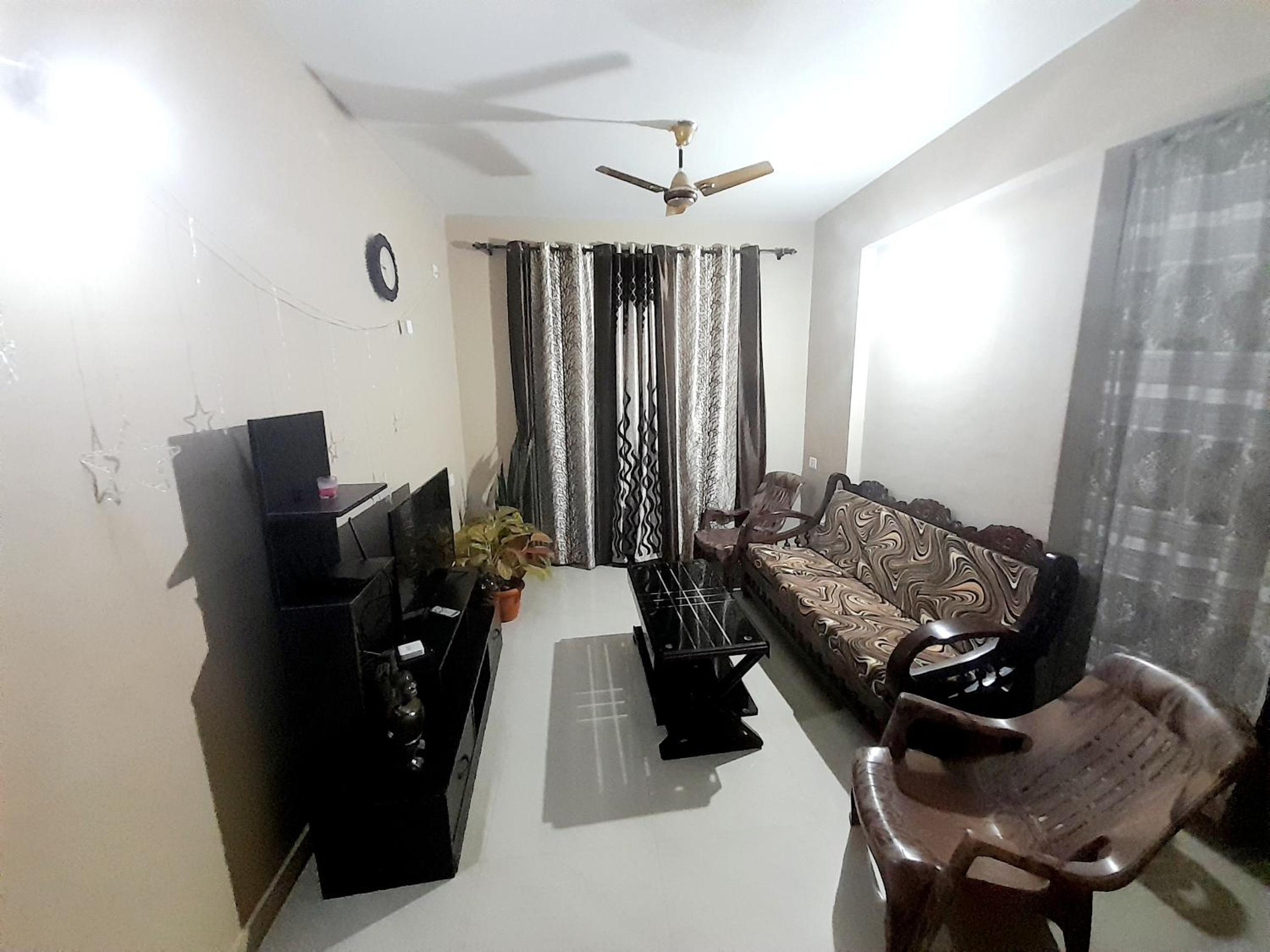 One-Bedroom Apartment photo 1