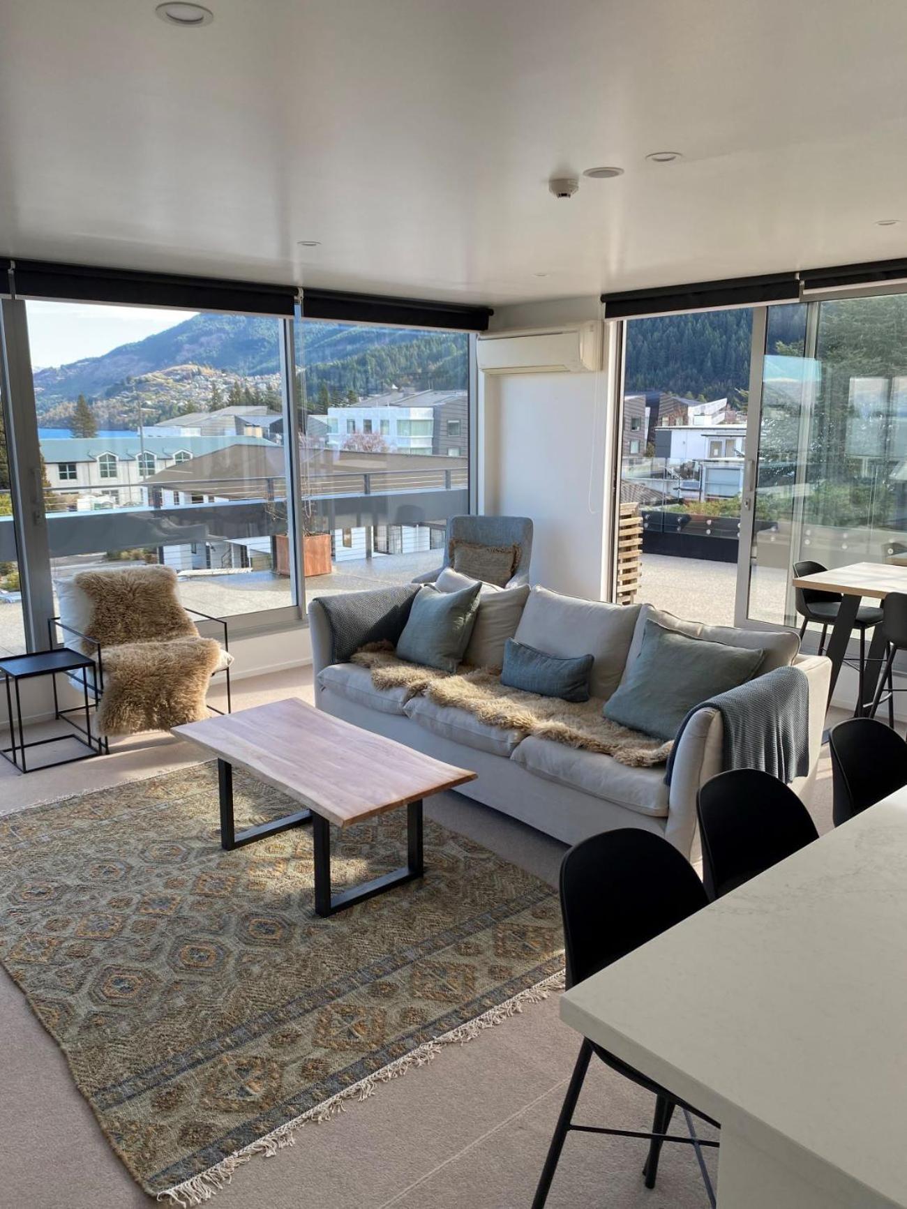 Three-Bedroom Premium Apartment with Balcony photo 3