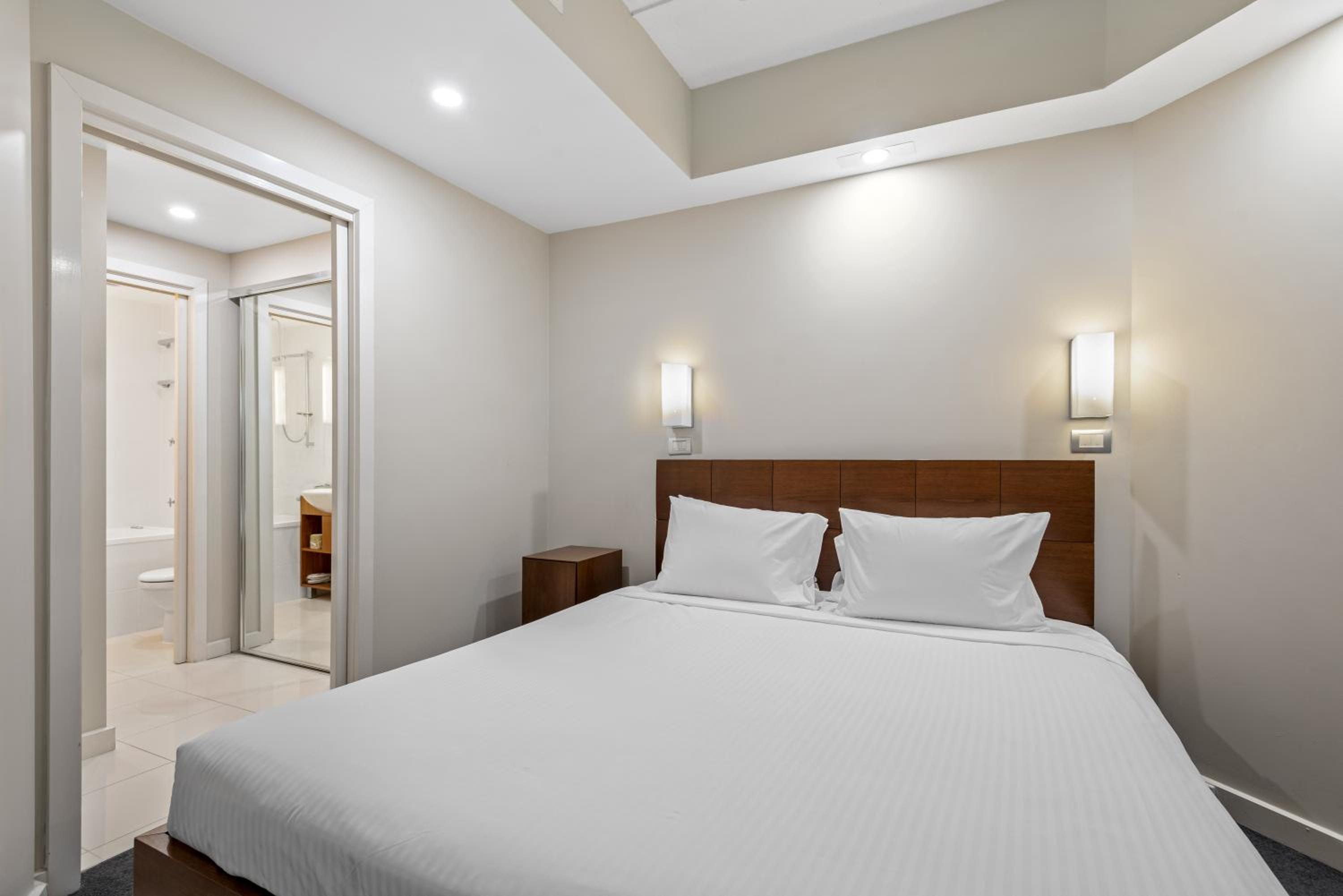 Three-Bedroom Apartment With Park View thumbnail 6