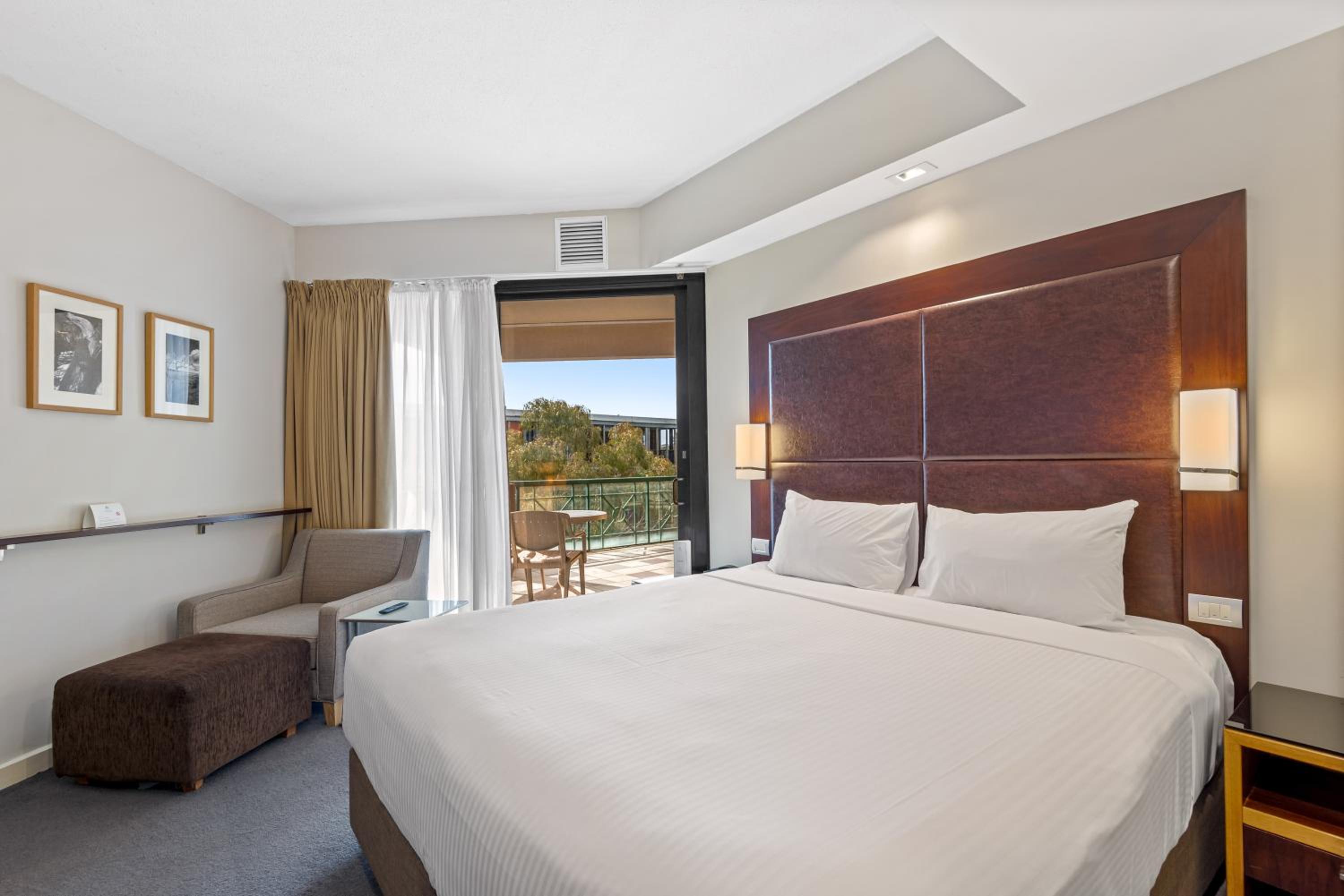 King Room With Spa Bath & Balcony - Photo 5