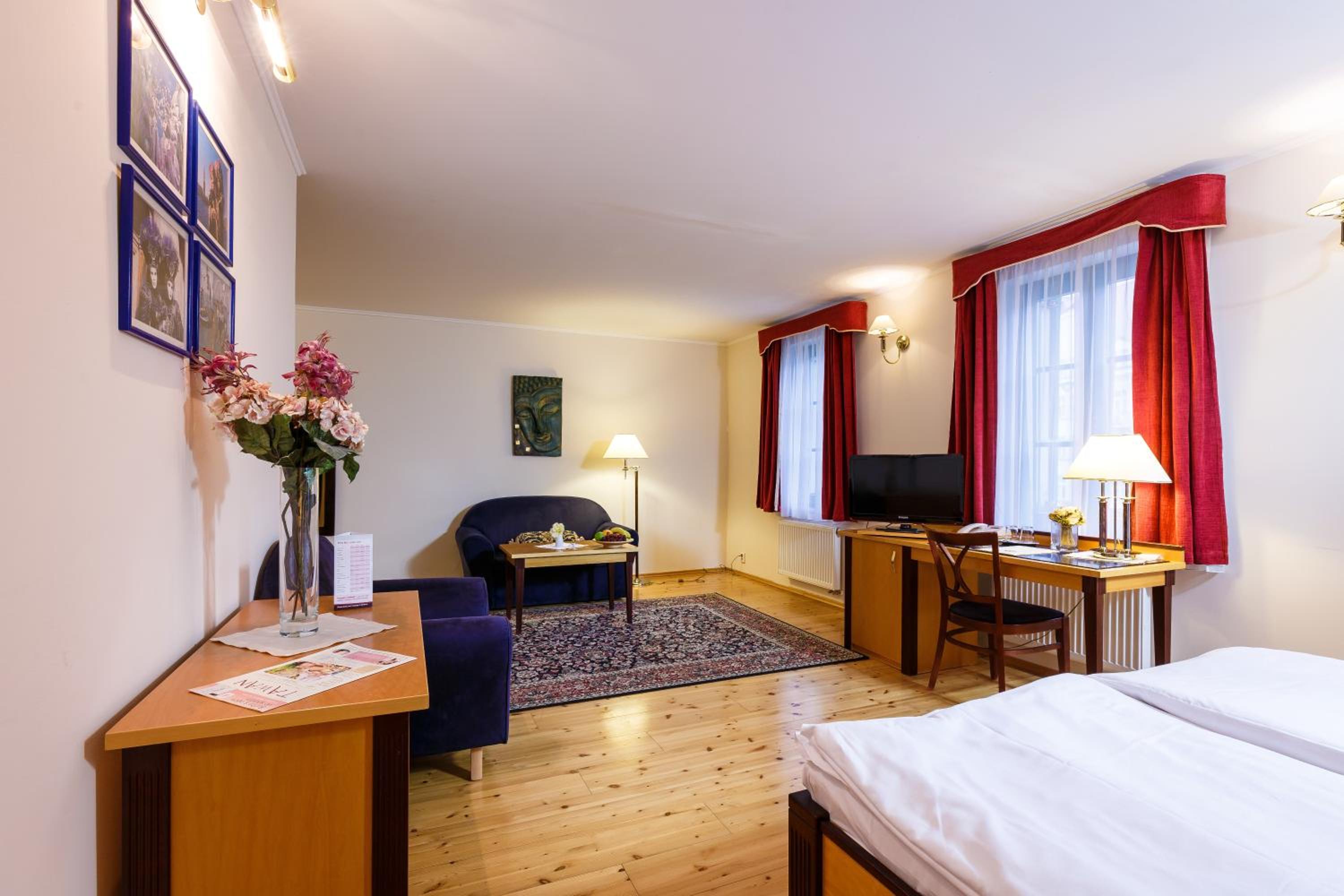 Deluxe Double Room - Photo 12