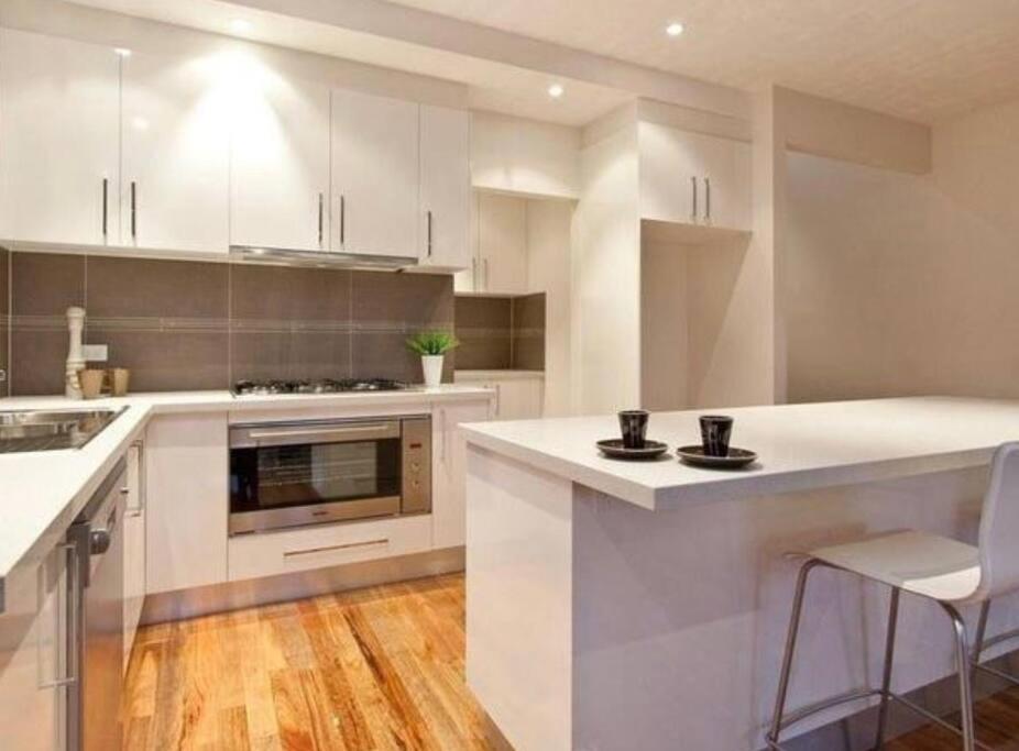 Four-Bedroom House photo 2