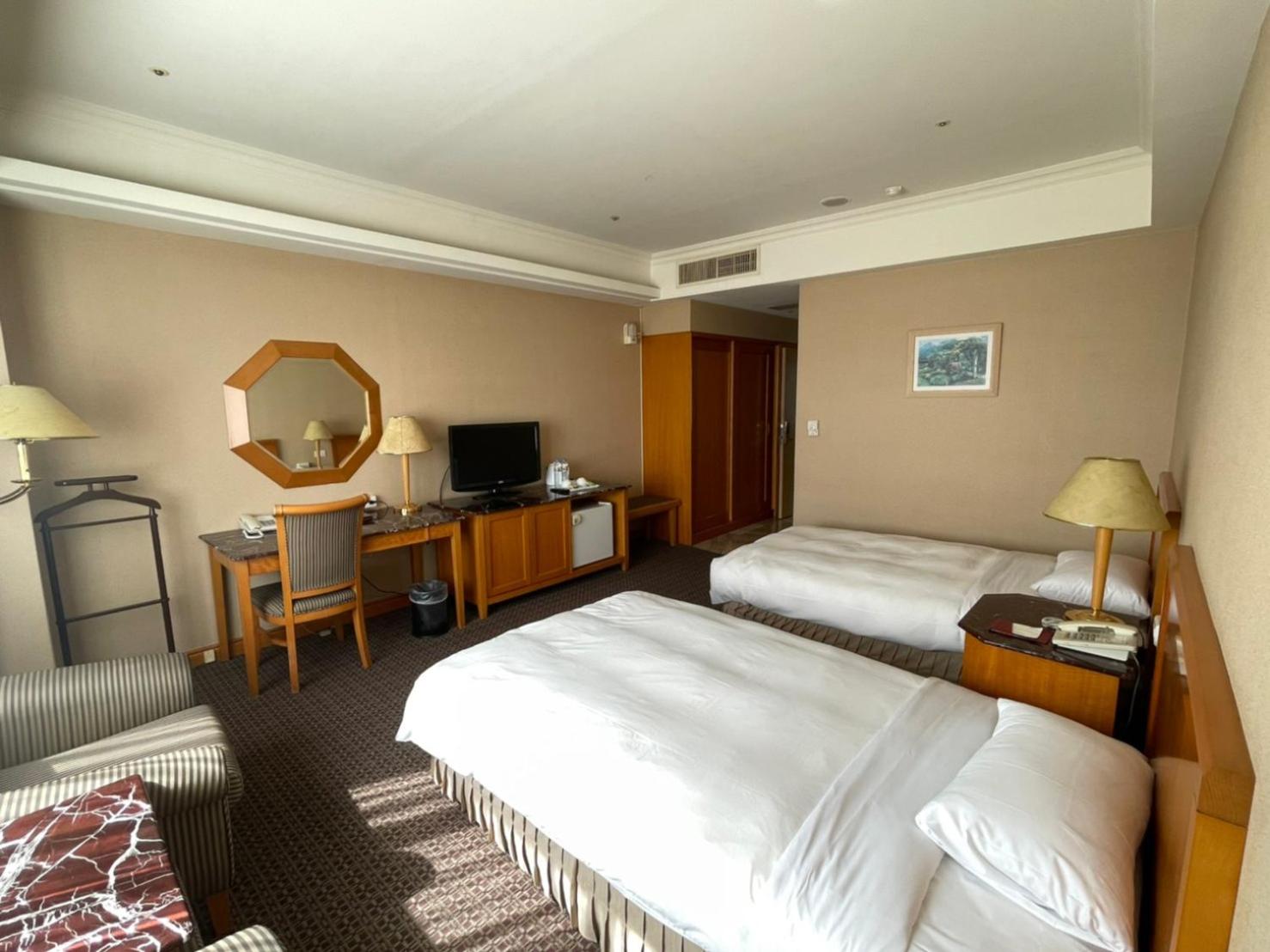 Standard Twin Room - Photo 3