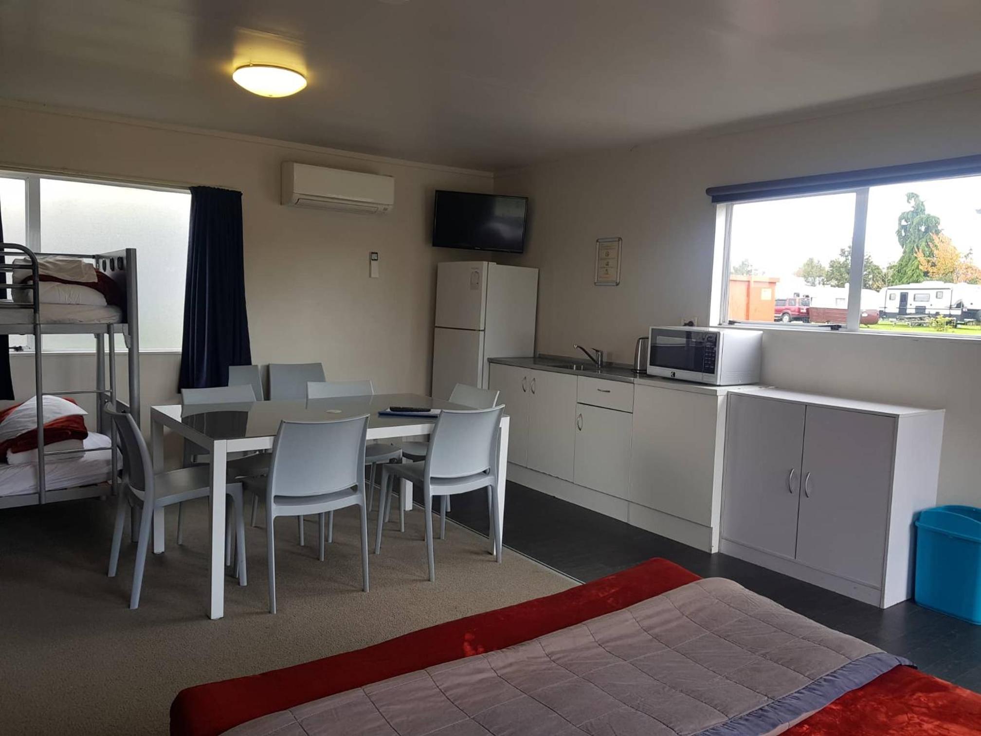 Bungalow with Kitchen (8 Adults)