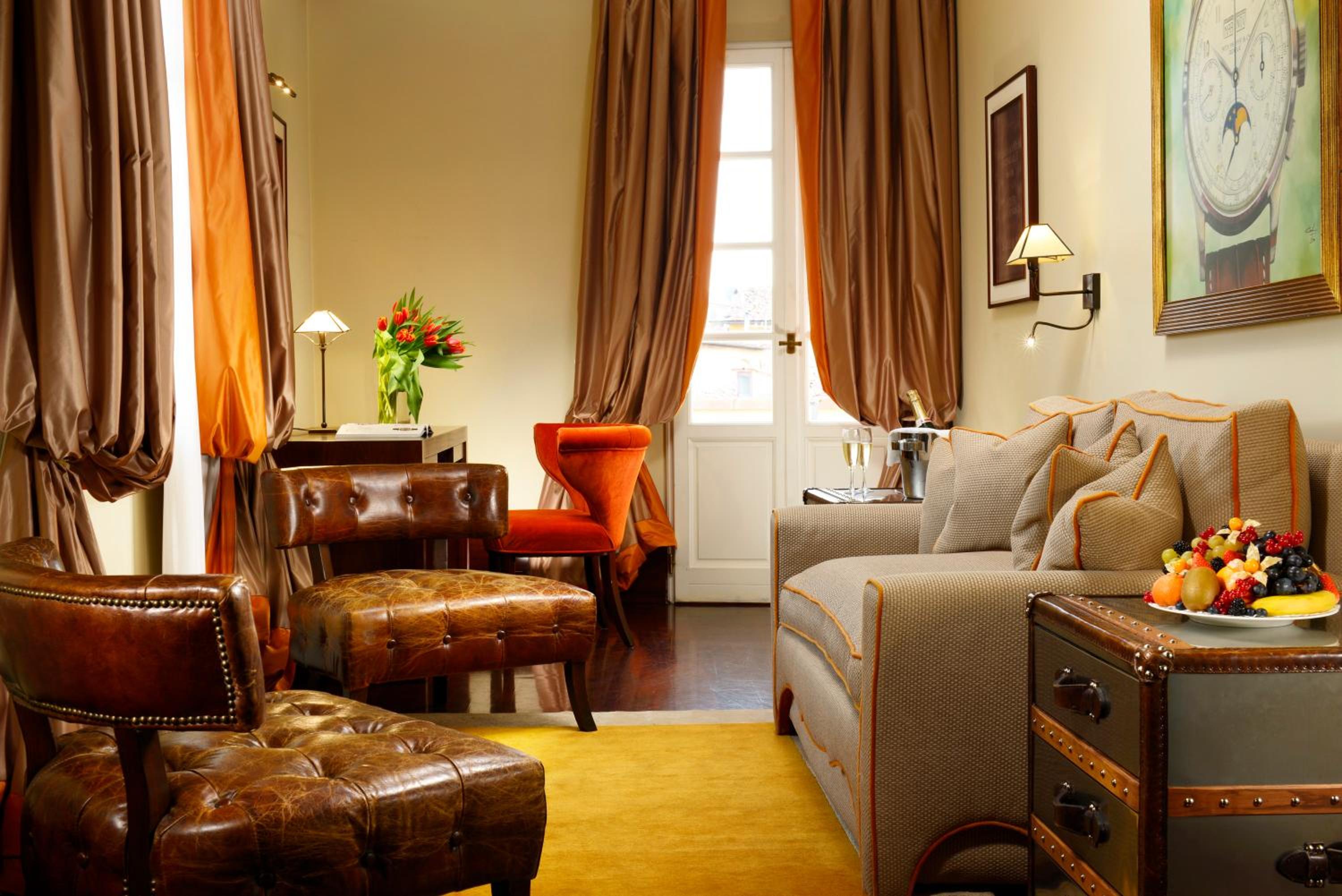 Suite - Photo 5
