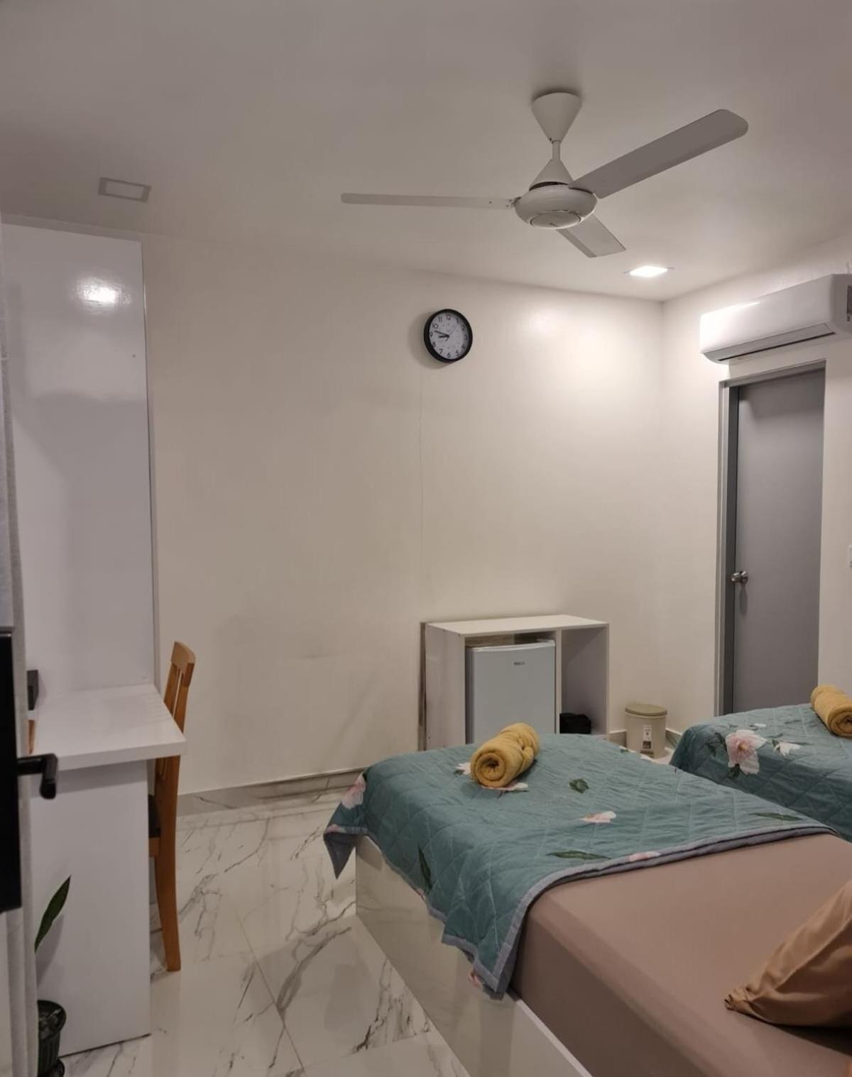 Budget Double Room - Photo 9