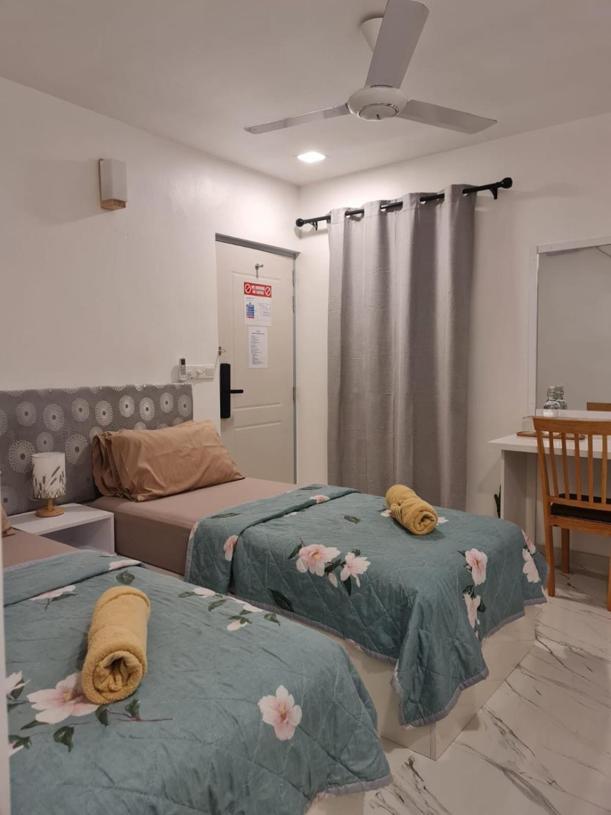 Budget Double Room - Photo 10