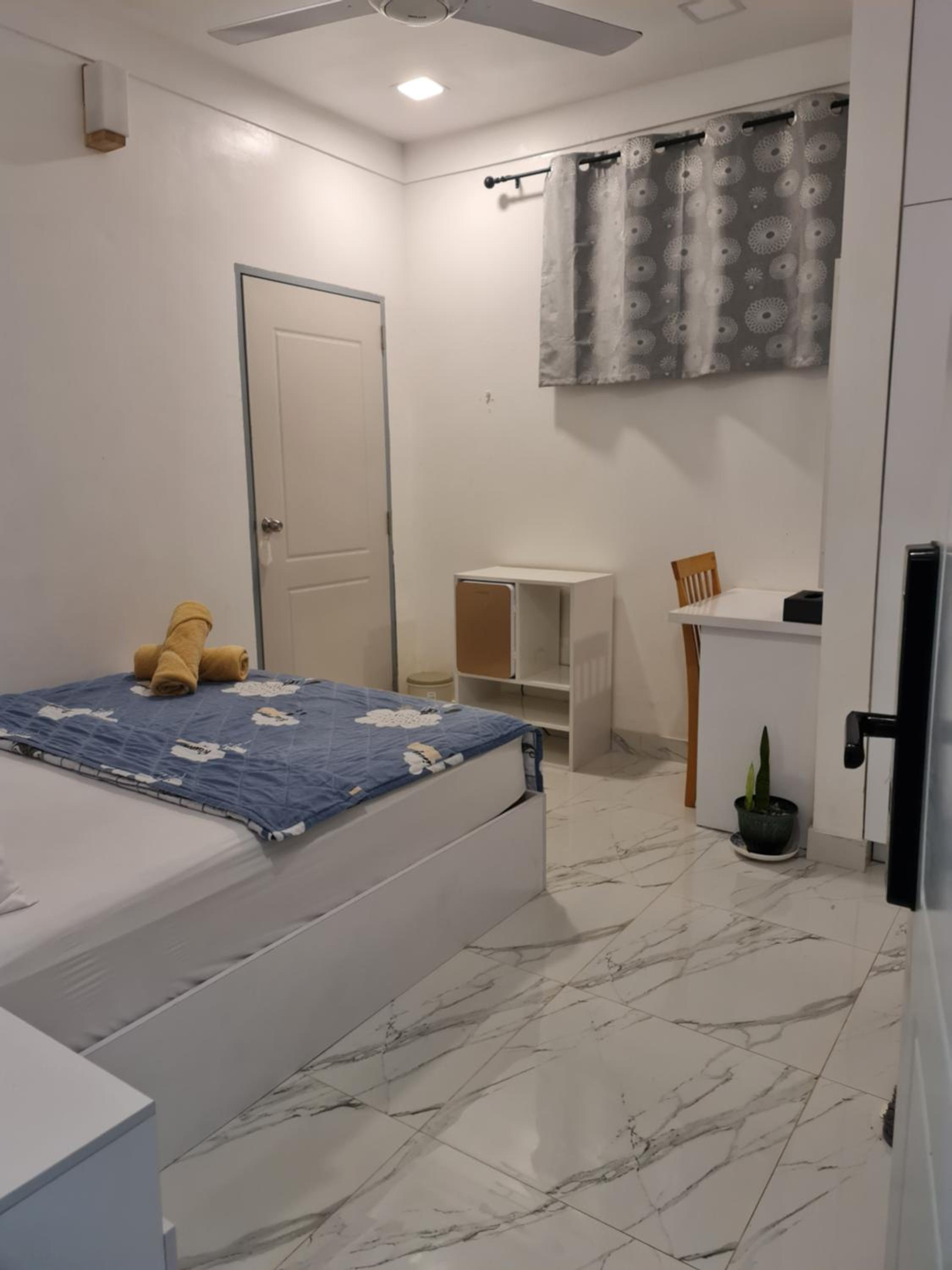 Budget Double Room - Photo 12