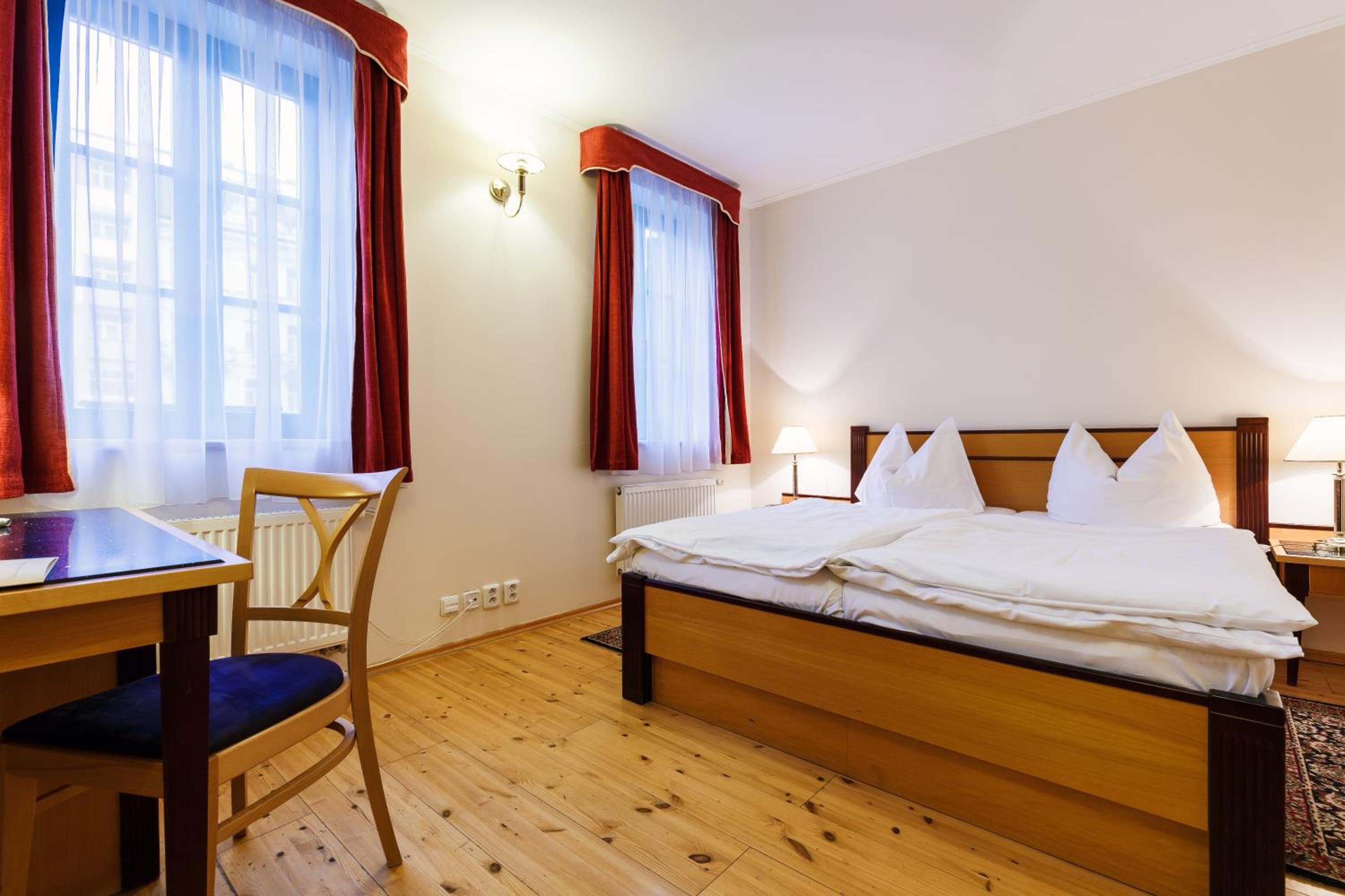 Deluxe Double Room - Photo 17