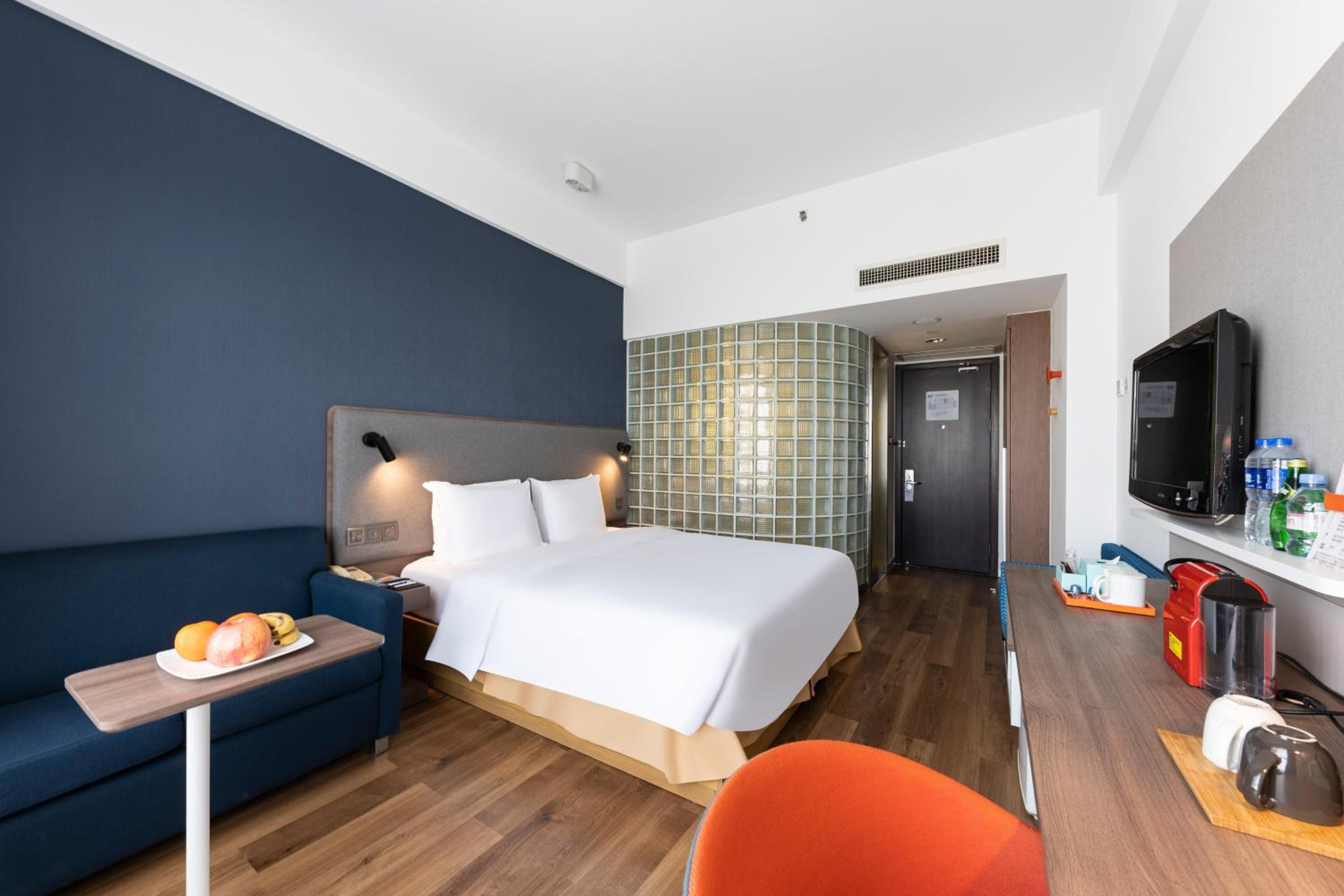 Standard King Room - Photo 4