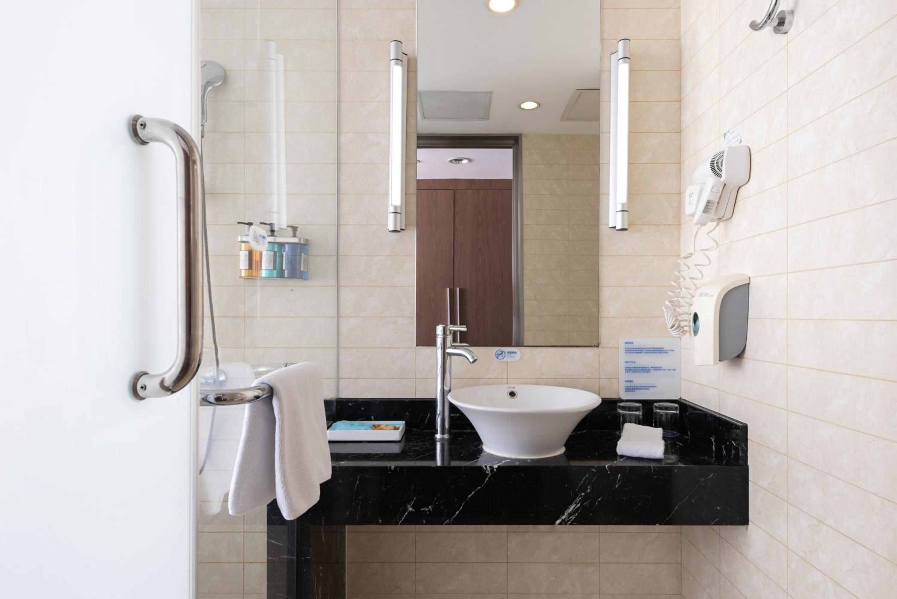 Standard Twin Room - Photo 2