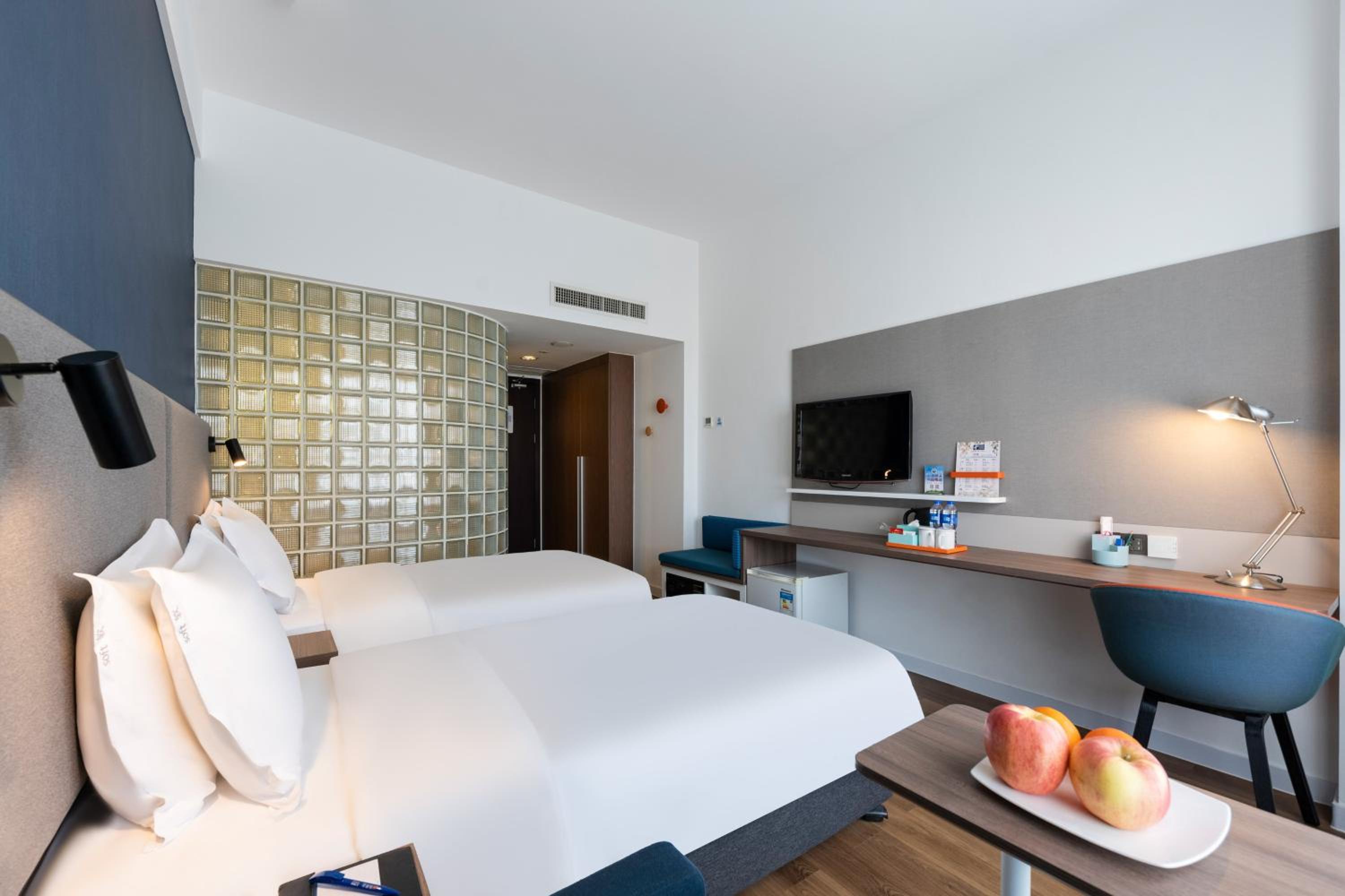 Standard Twin Room - Photo 1
