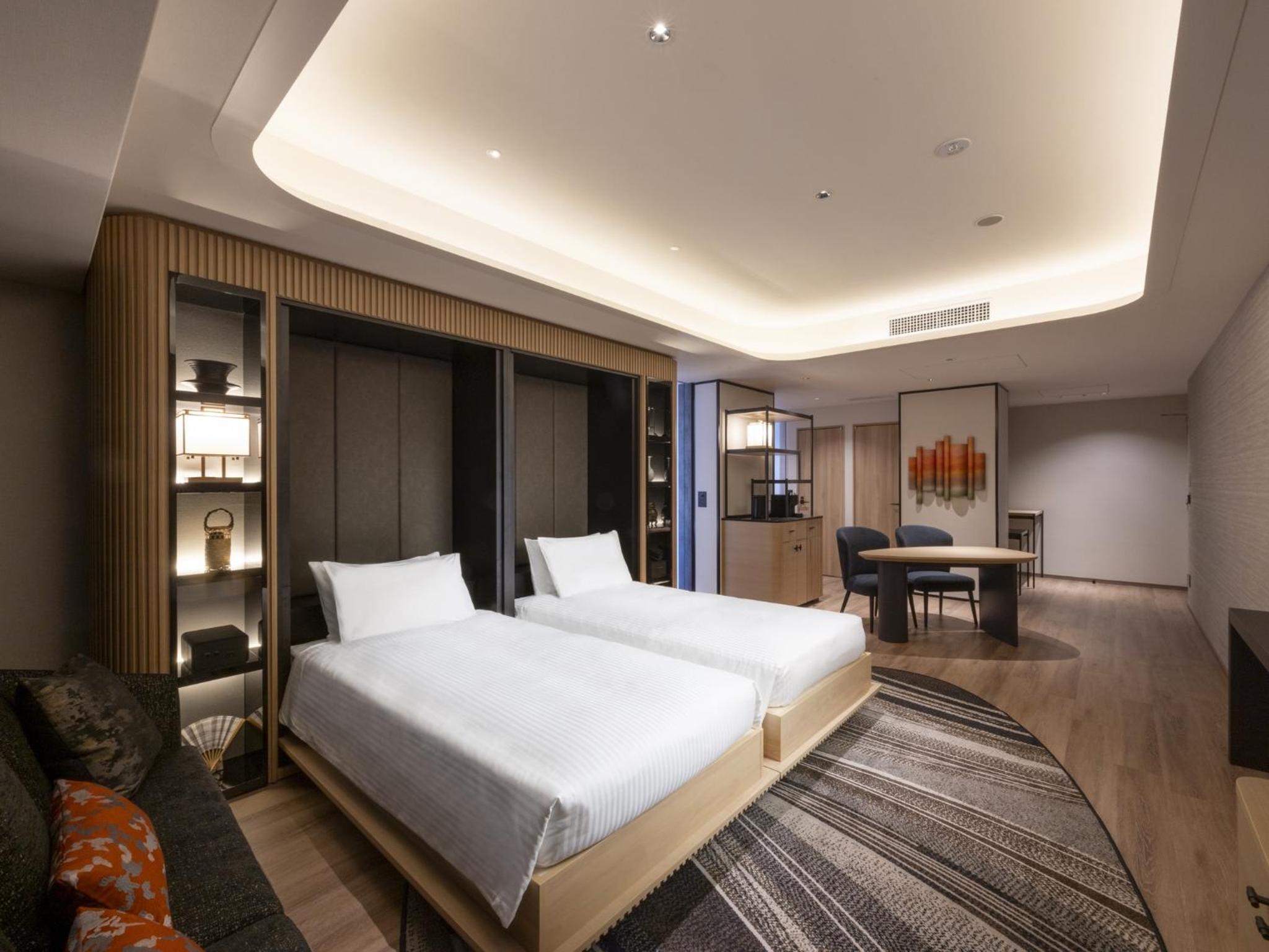 Executive Suite - Photo 2