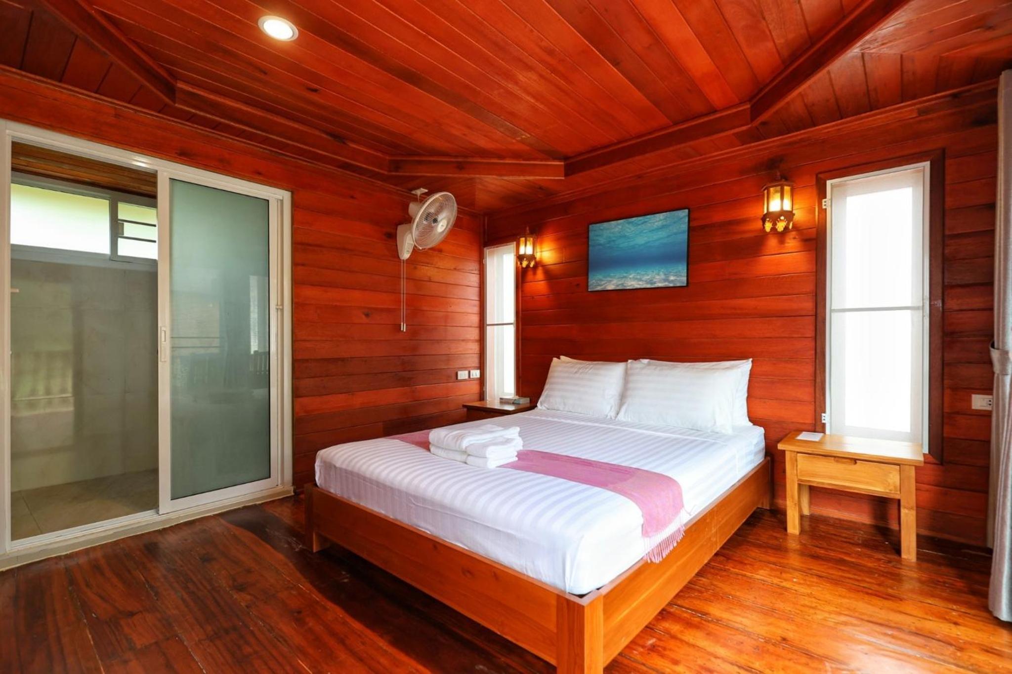 Bungalow with Fan - Photo 11