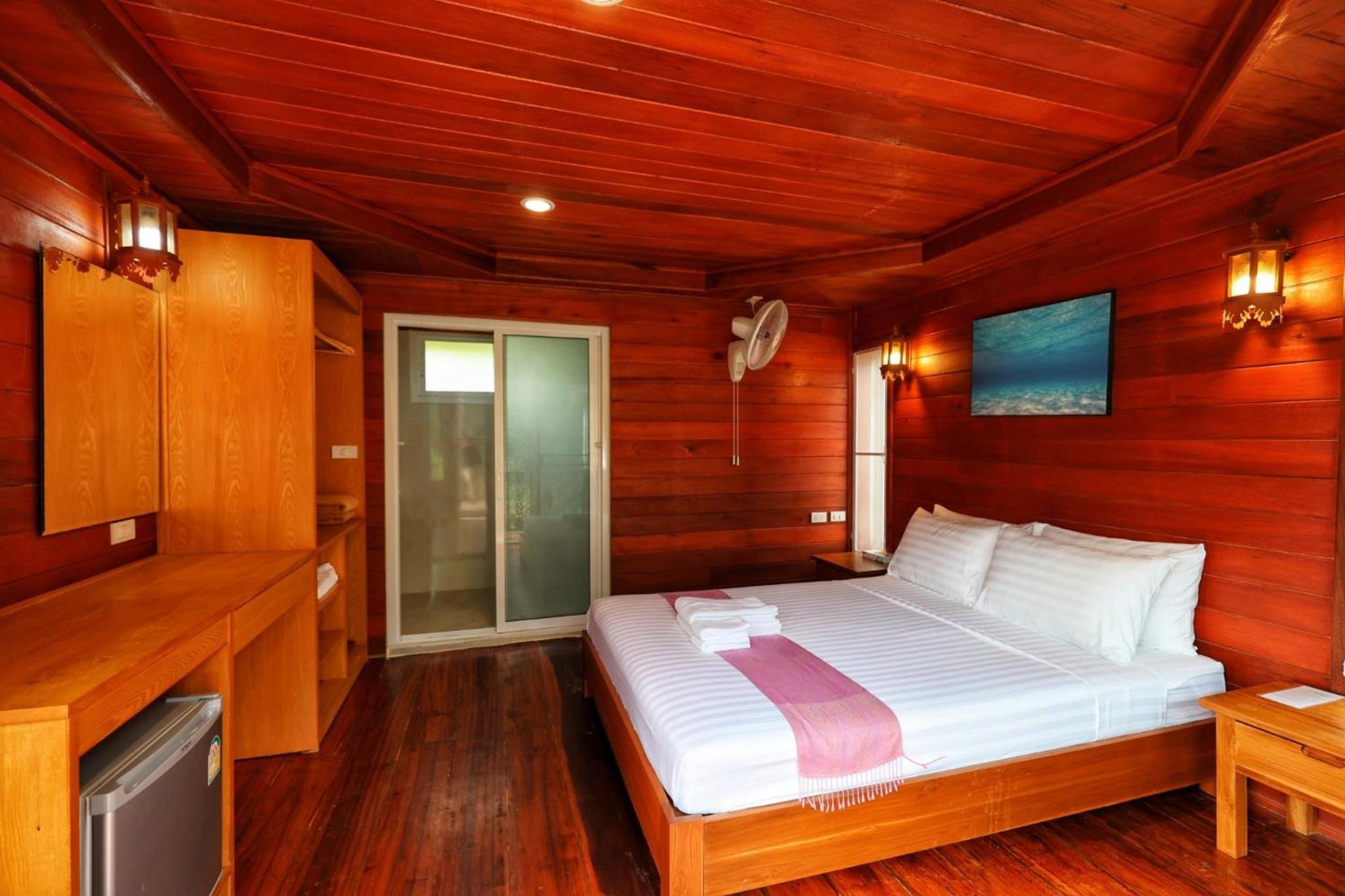 Bungalow with Fan - Photo 1