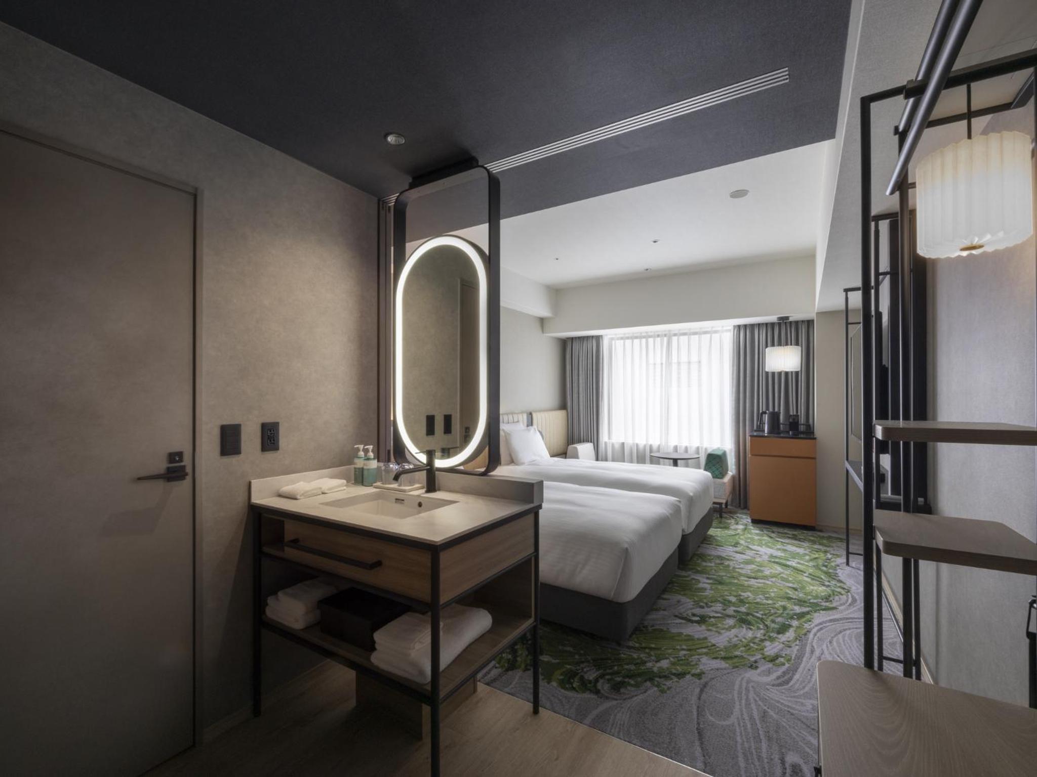 Standard Twin Room with Shower Booth - Photo 2