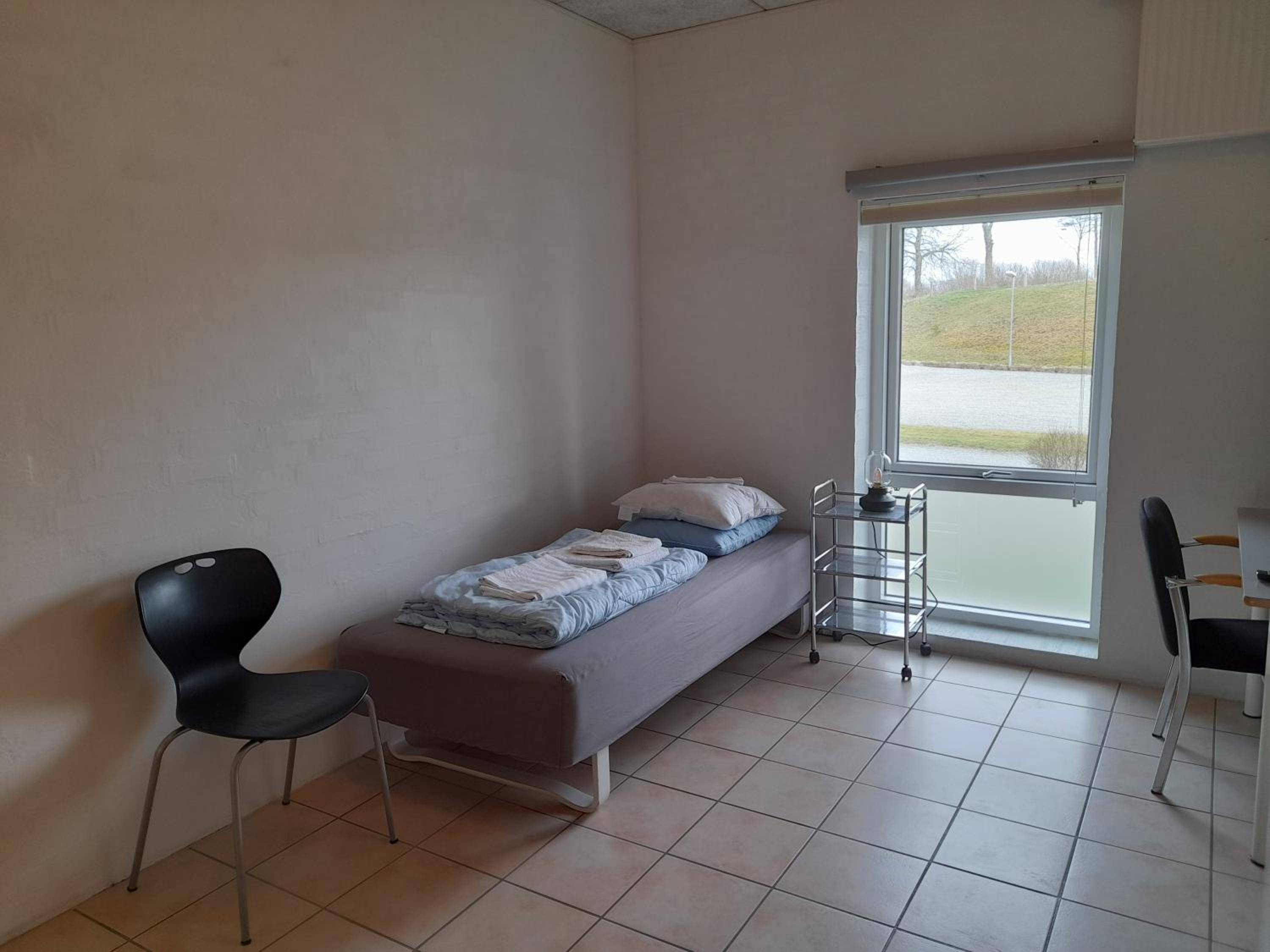 Single Room with Shared Bathroom photo 3