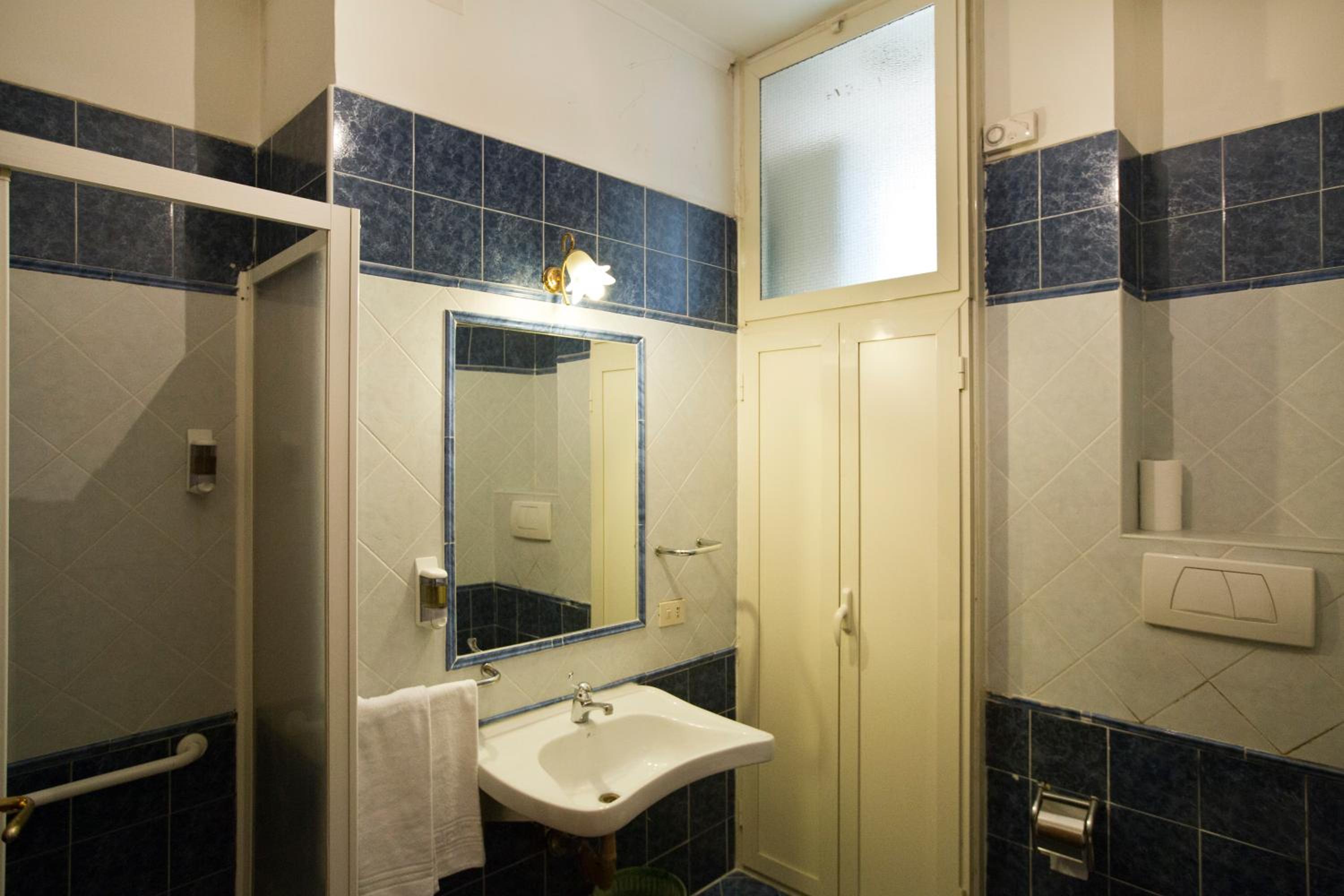 Double or Twin Room photo 2
