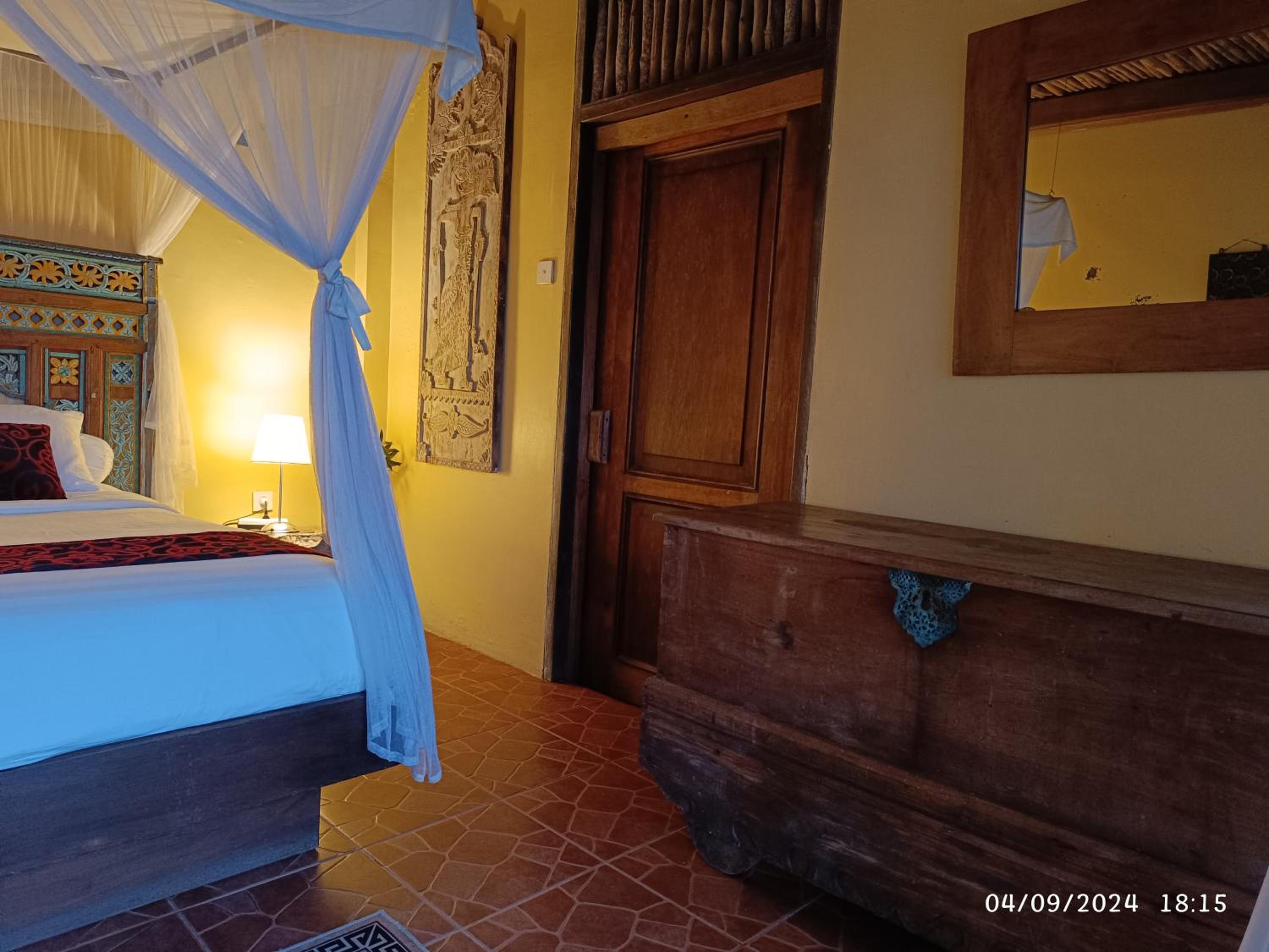 Deluxe Room with Mountain and Pool View - Photo 1