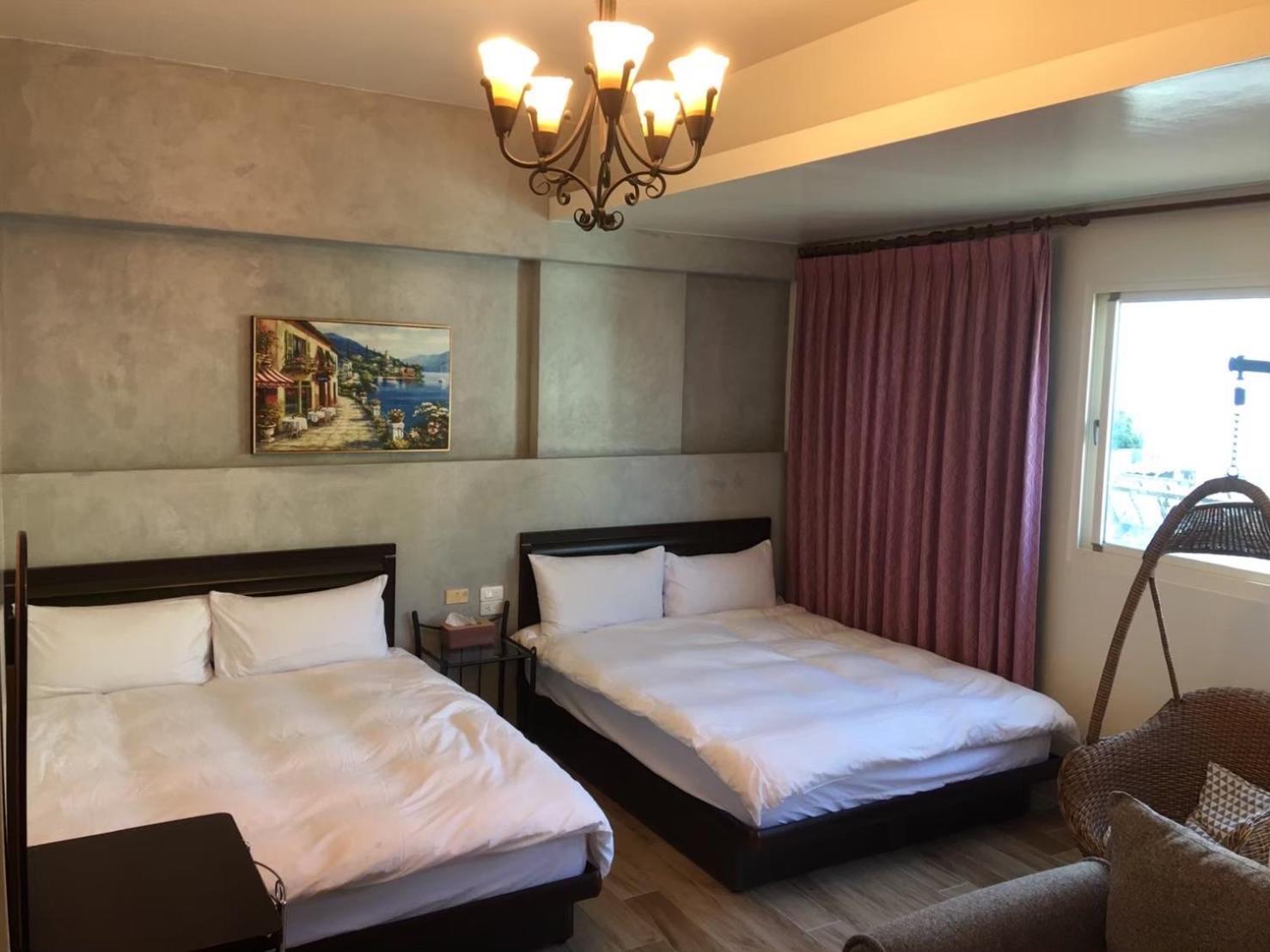 Quadruple Room with Private Bathroom photo 1