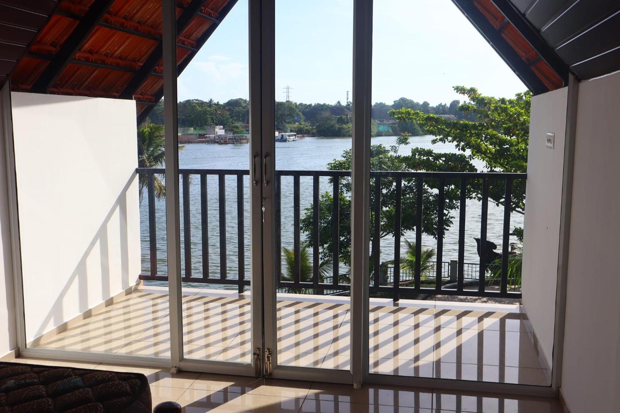 Studio with Lake View photo 2