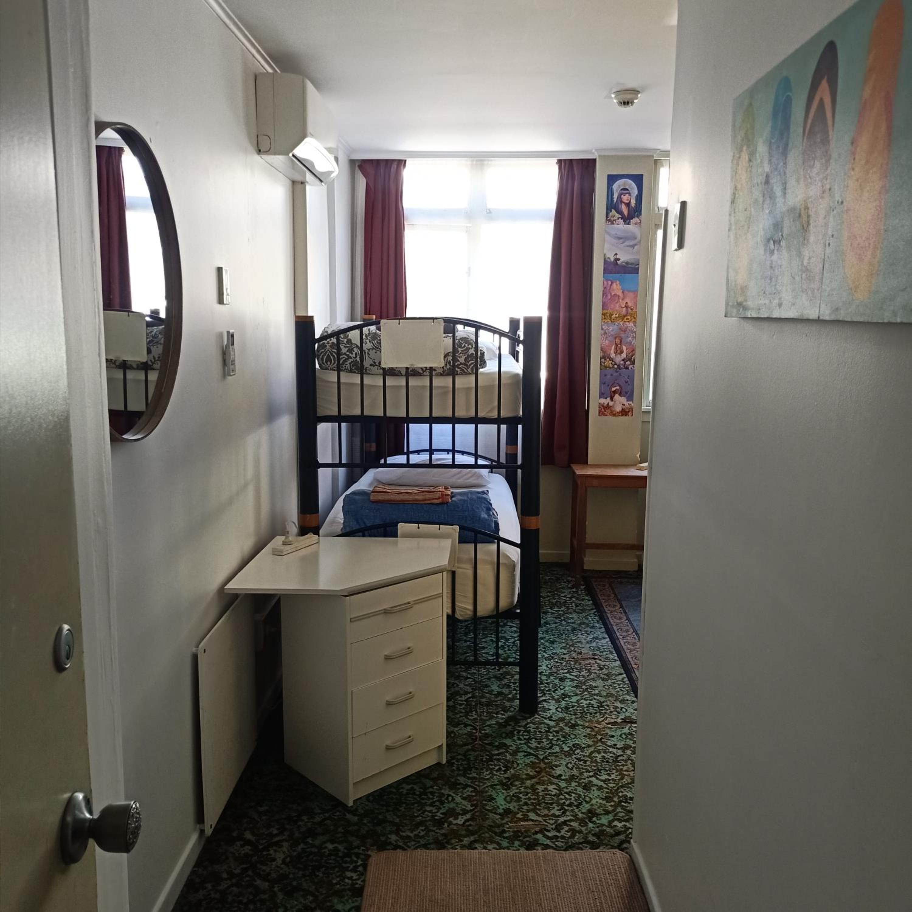 Bed in 8-Bed Mixed Dormitory Room photo 1