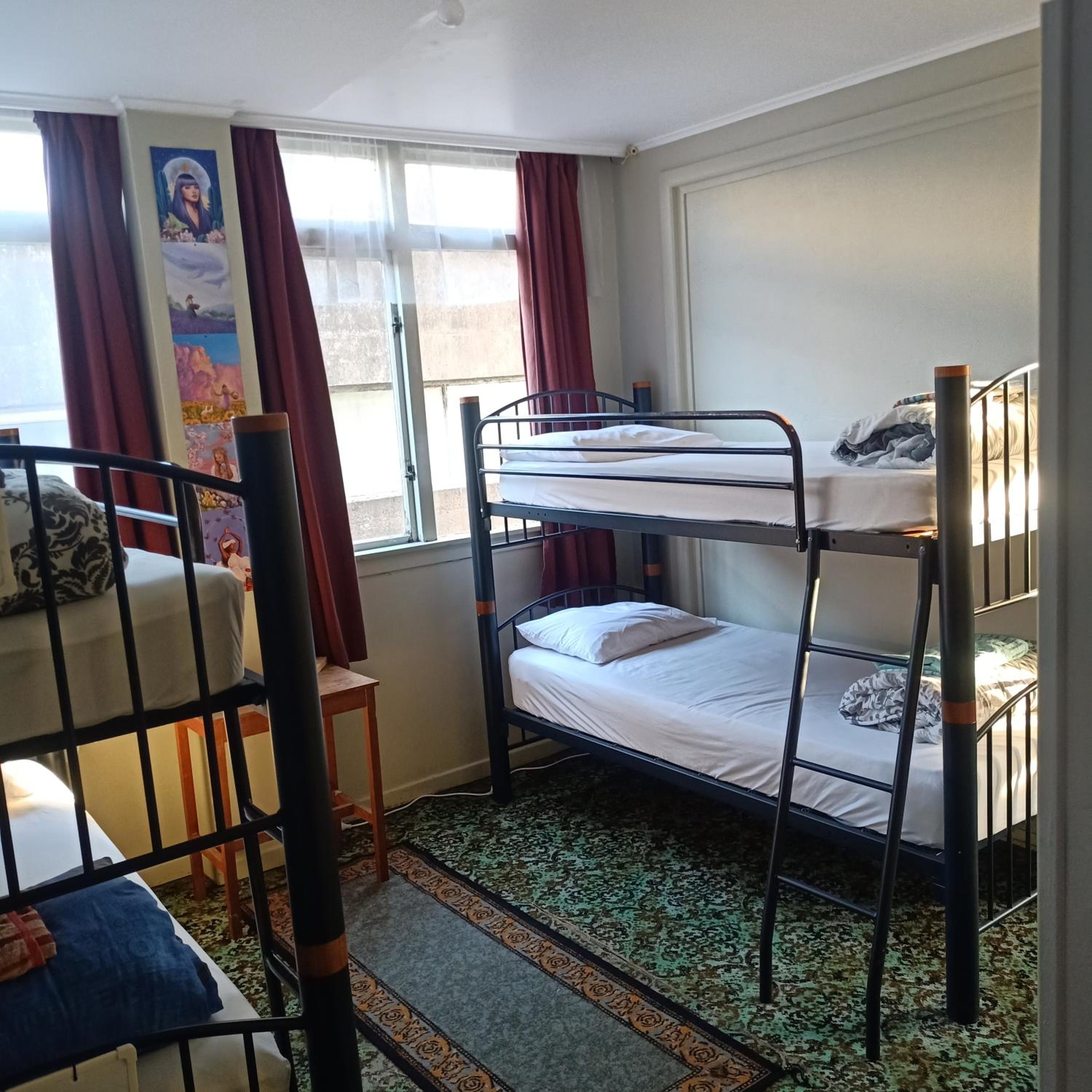 Bed in 8-Bed Mixed Dormitory Room photo 2
